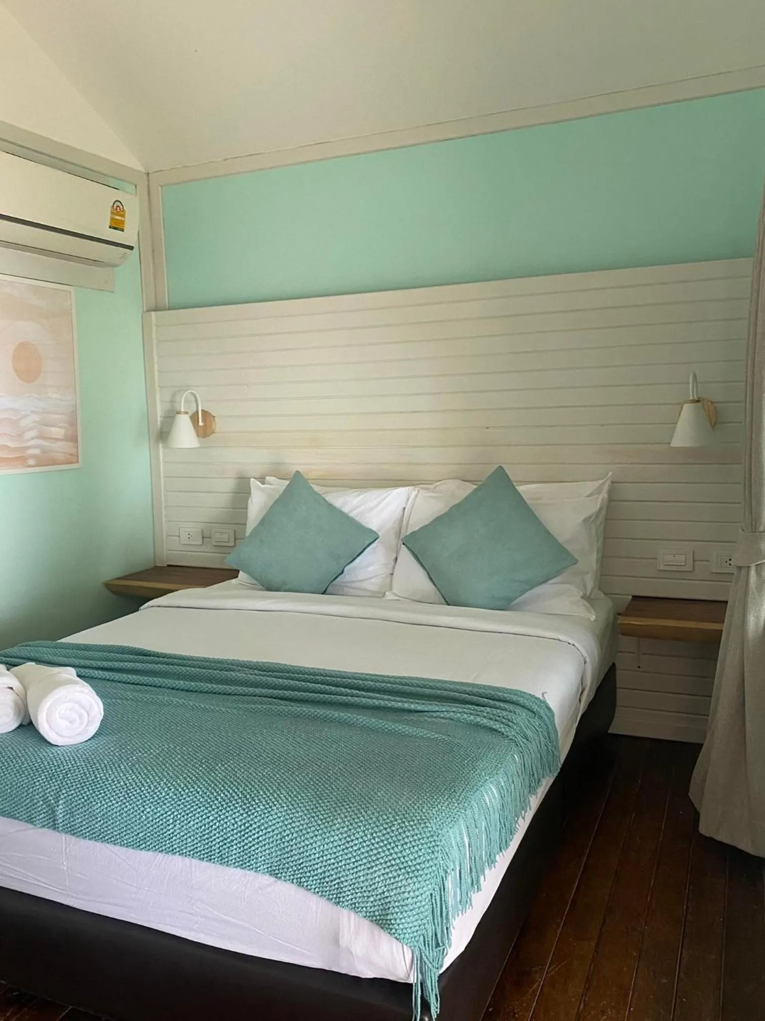 Bed in Phangan Beach Resort