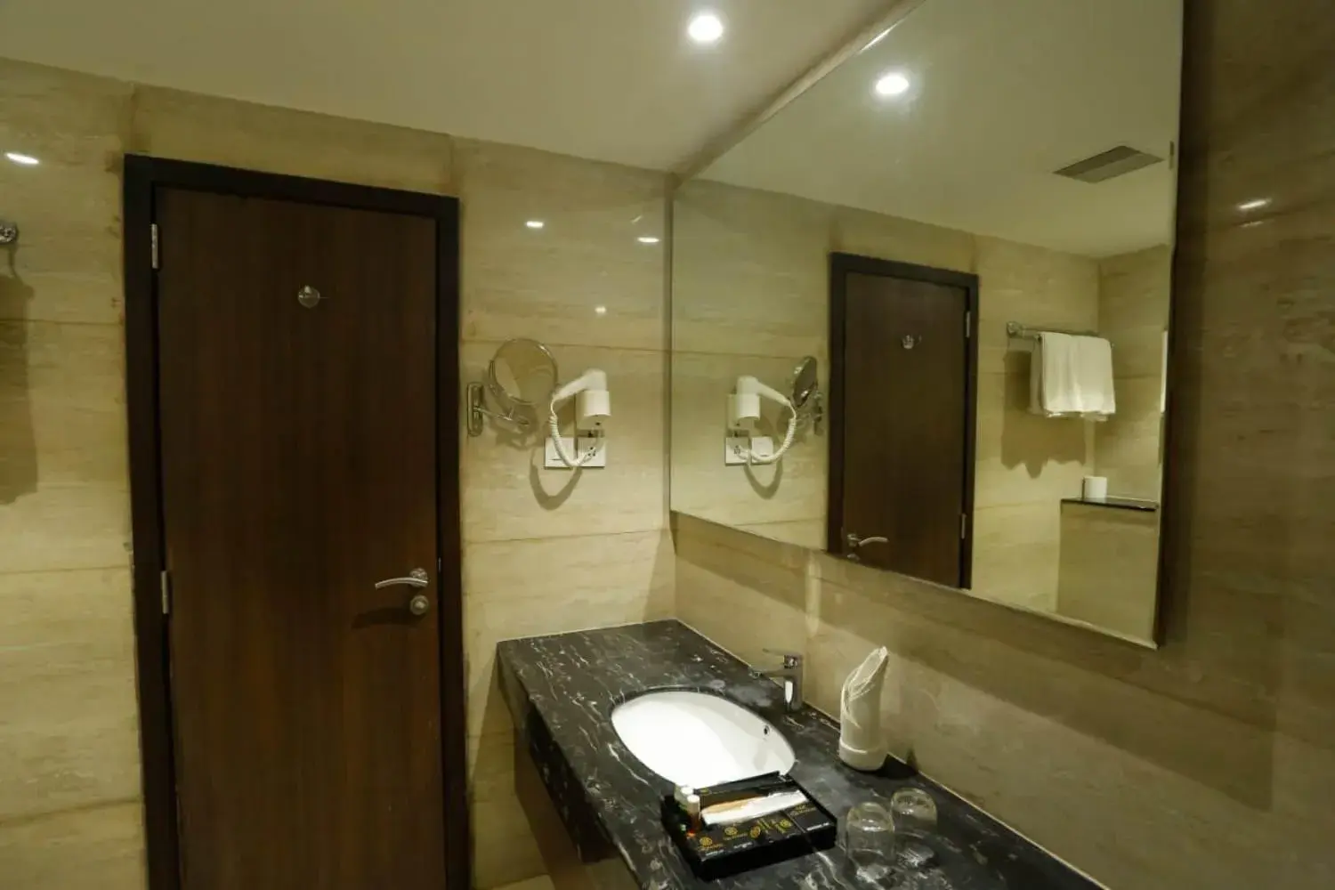 Bathroom in The Hamuse Hotel Kodaikanal - Luxury Redefined Bathroom in The Hamuse Hotel Kodaikanal - Luxury Redefined