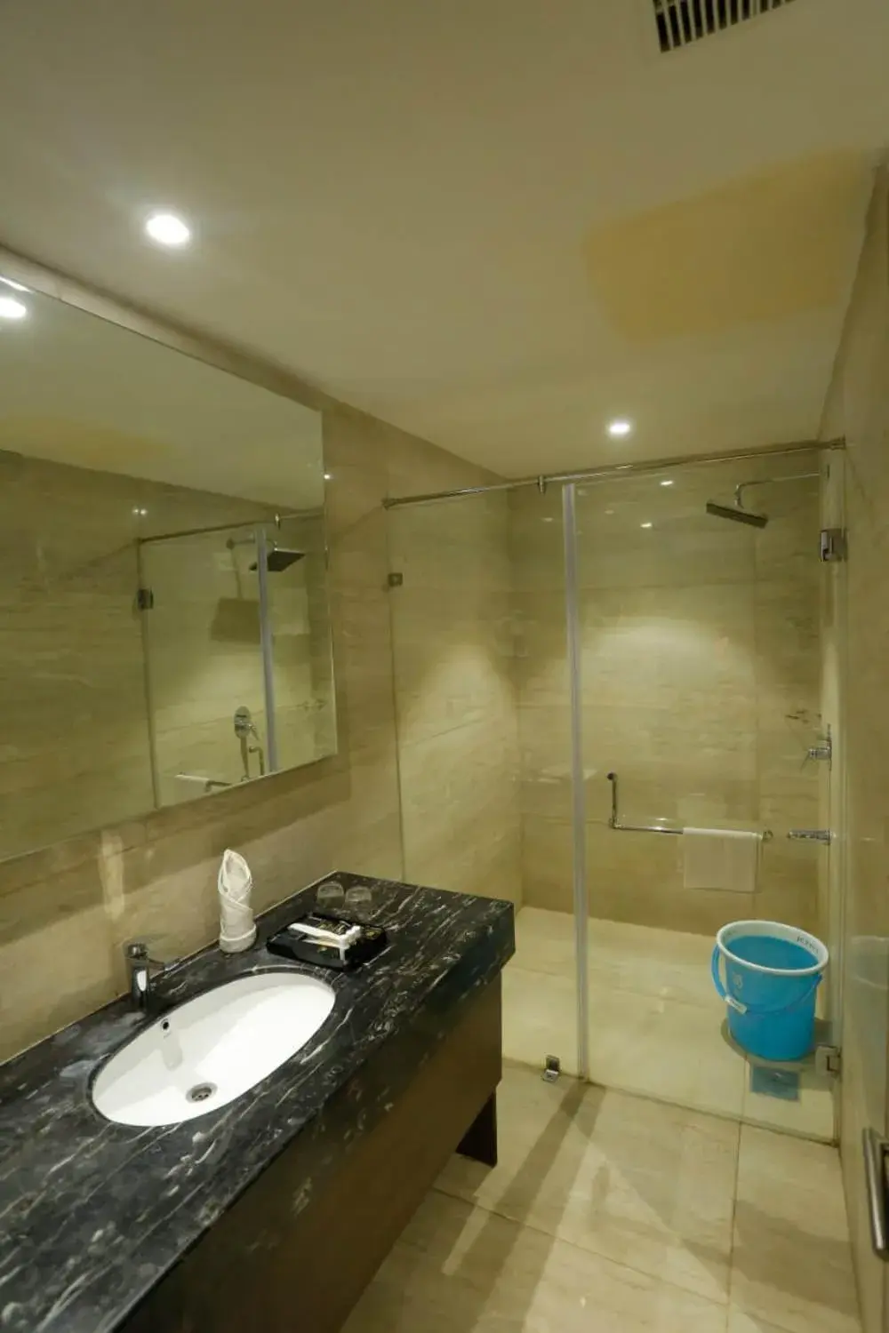 Bathroom in The Hamuse Hotel Kodaikanal - Luxury Redefined Bathroom in The Hamuse Hotel Kodaikanal - Luxury Redefined
