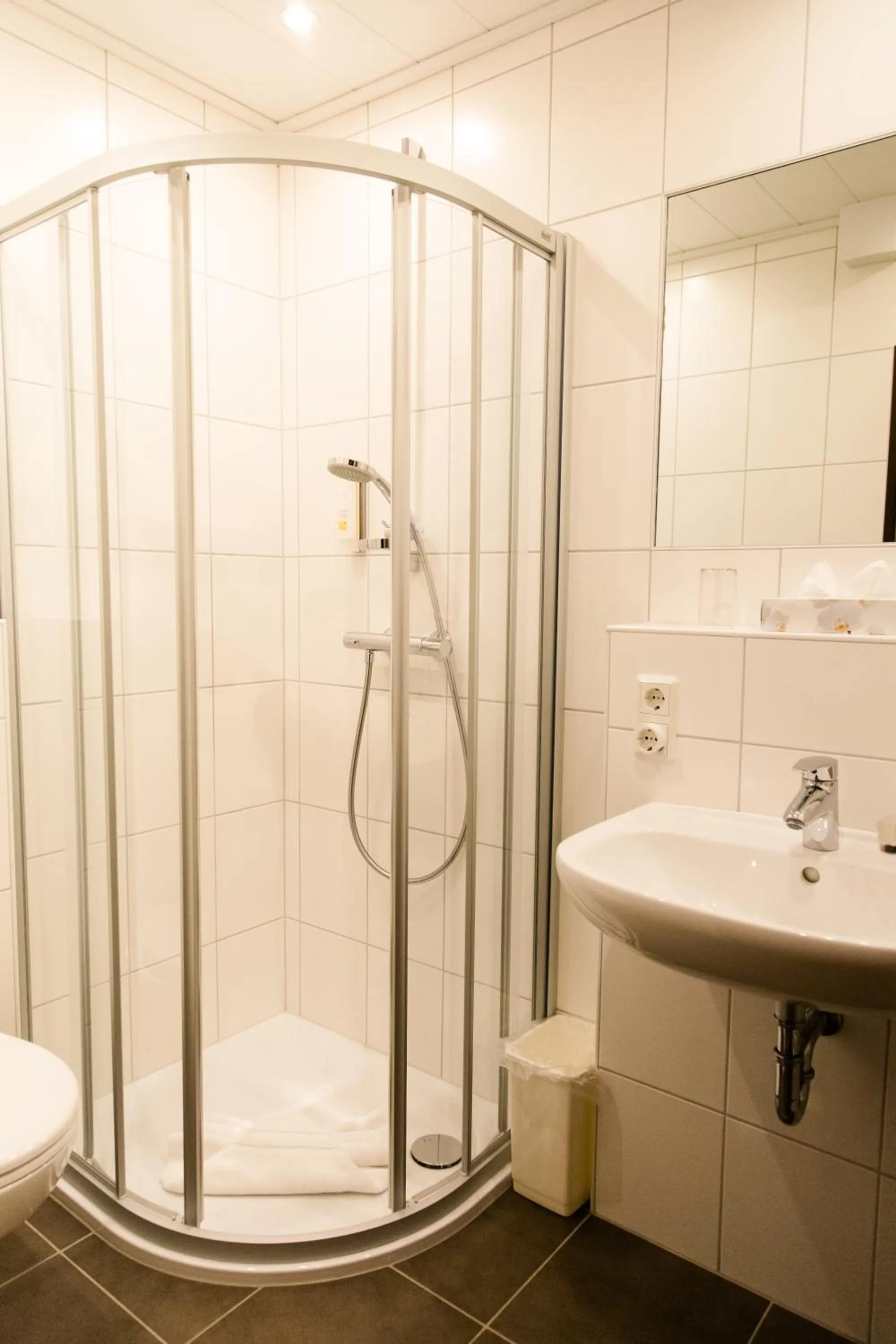 Shower in Friesen Hotel