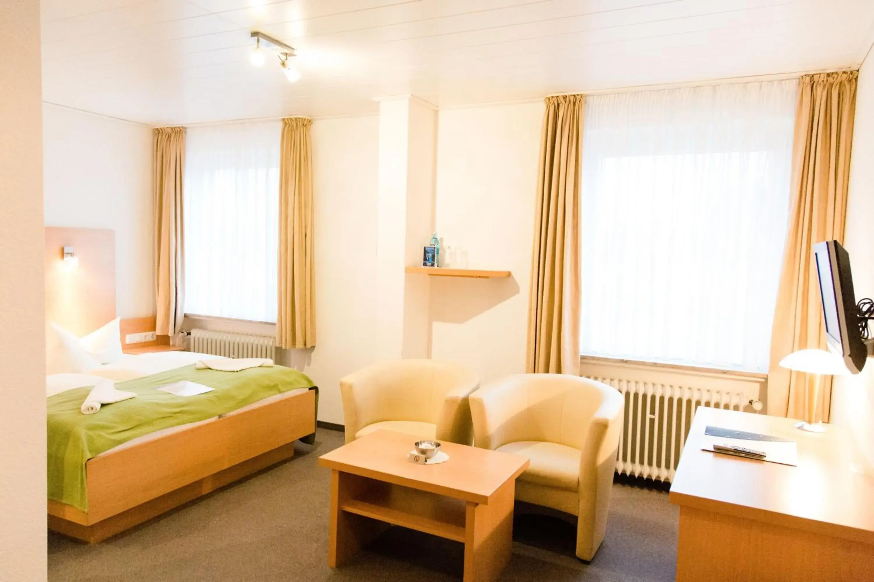 Photo of the whole room, Bed in Friesen Hotel Photo of the whole room, Bed in Friesen Hotel