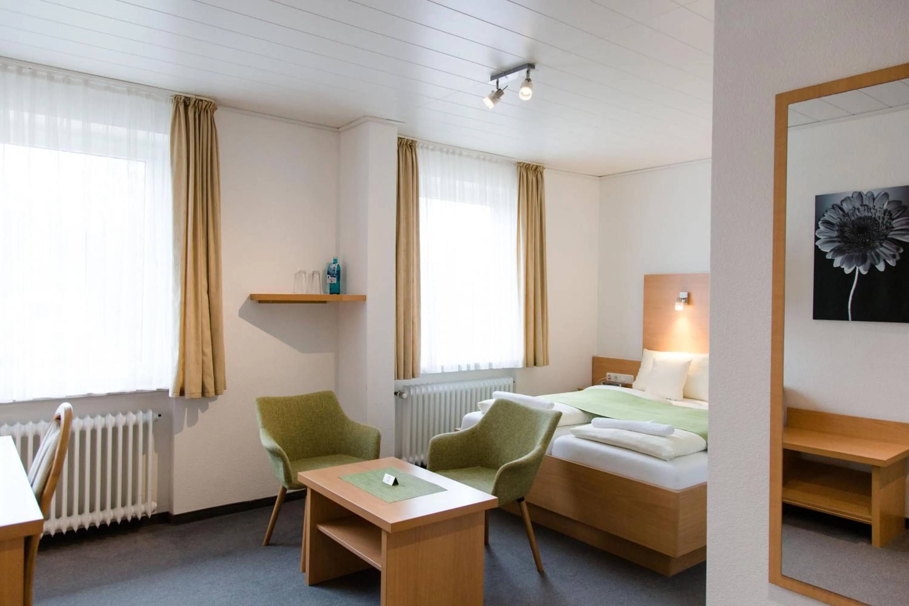 Photo of the whole room, Bed in Friesen Hotel