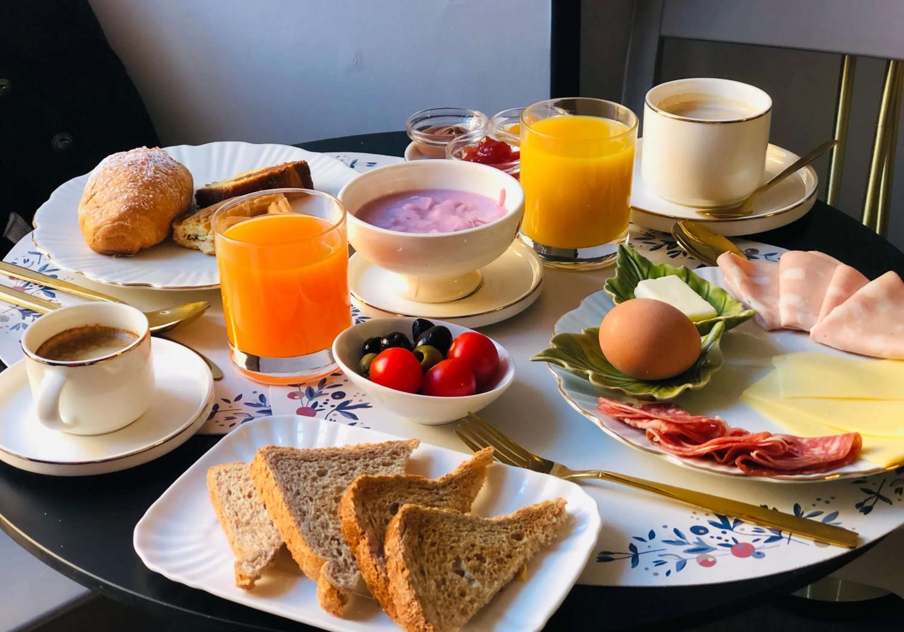 Breakfast in Piccola Navona Roof Garden