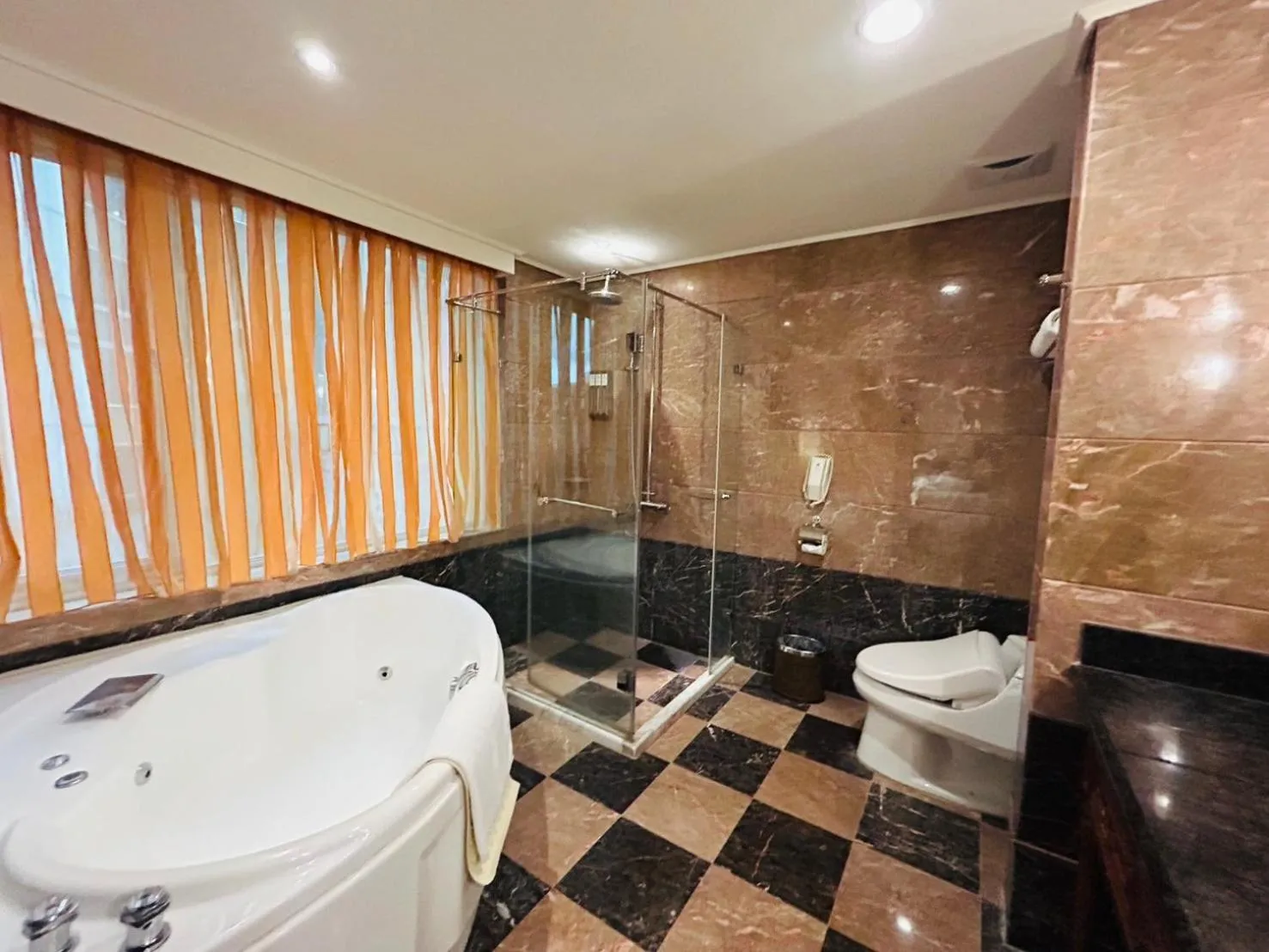 Bath in Royal Seasons Hotel Taipei ‧ Nanjing W.