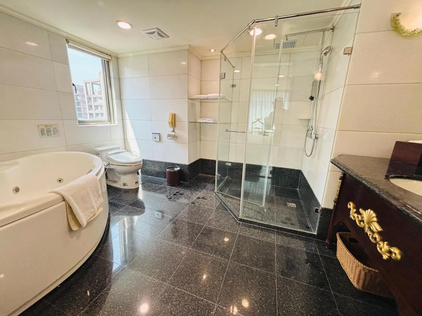 Bathroom in Royal Seasons Hotel Taipei ‧ Nanjing W.