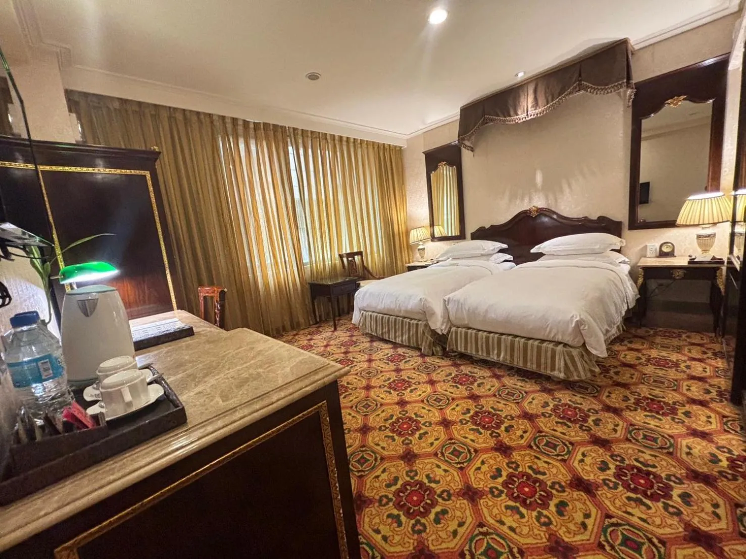 Bedroom, Bed in Royal Seasons Hotel Taipei ‧ Nanjing W.