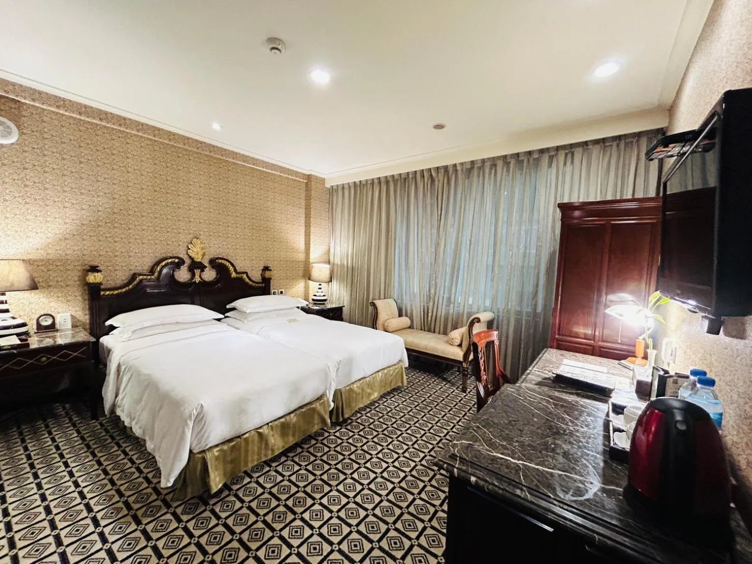 Bedroom, Bed in Royal Seasons Hotel Taipei ‧ Nanjing W.