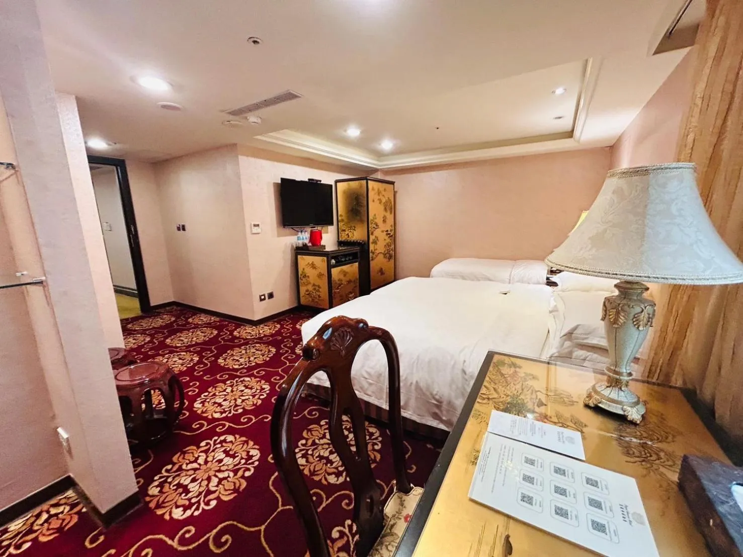Bedroom, Bed in Royal Seasons Hotel Taipei ‧ Nanjing W.