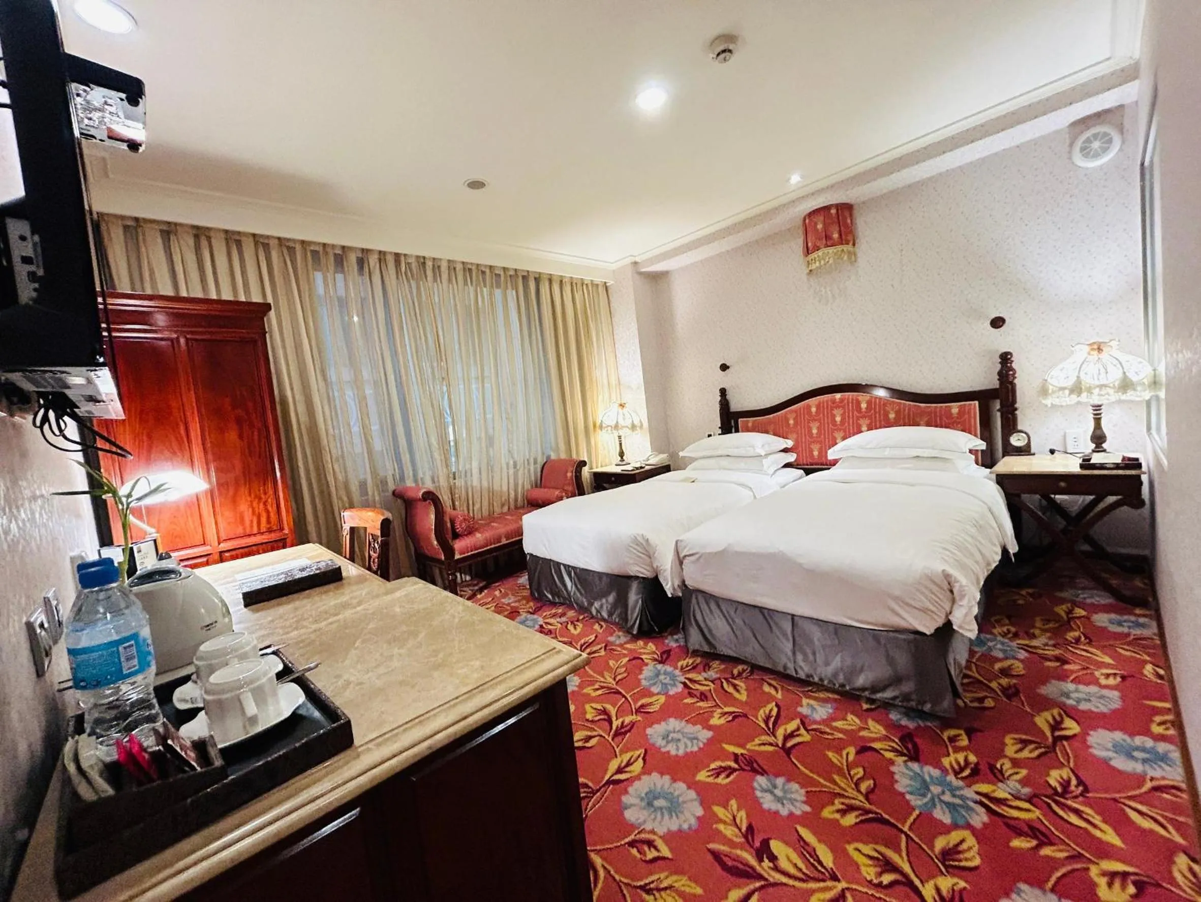 Bedroom, Bed in Royal Seasons Hotel Taipei ‧ Nanjing W.