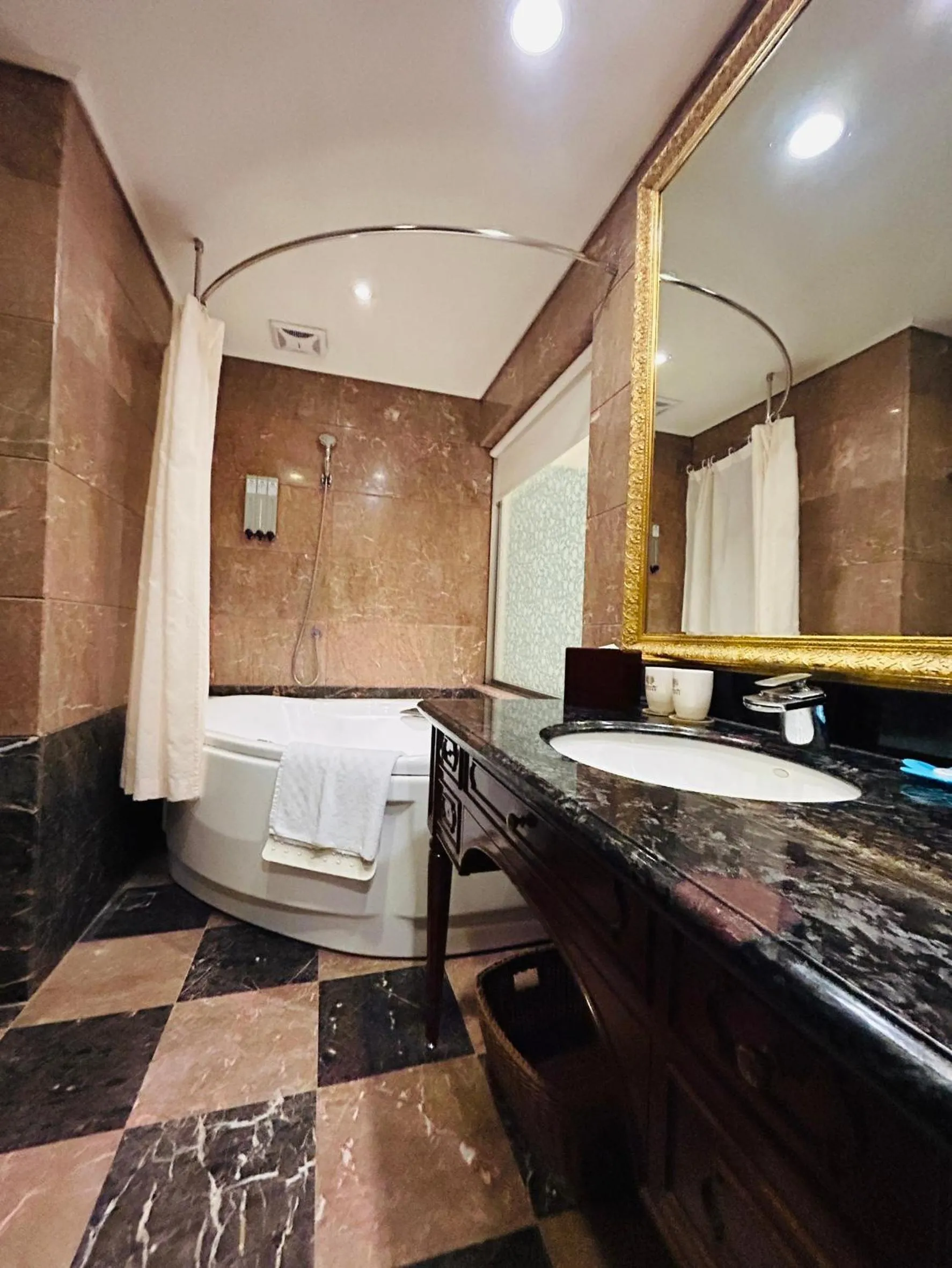 Bathroom in Royal Seasons Hotel Taipei ‧ Nanjing W.