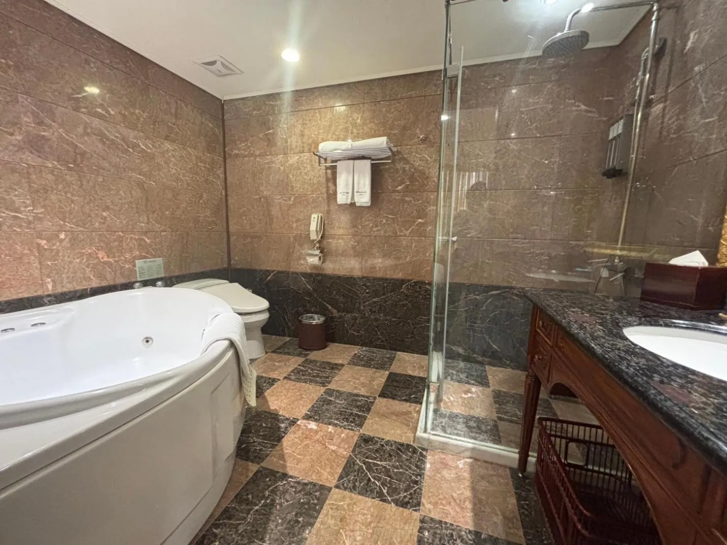 Bath in Royal Seasons Hotel Taipei ‧ Nanjing W.