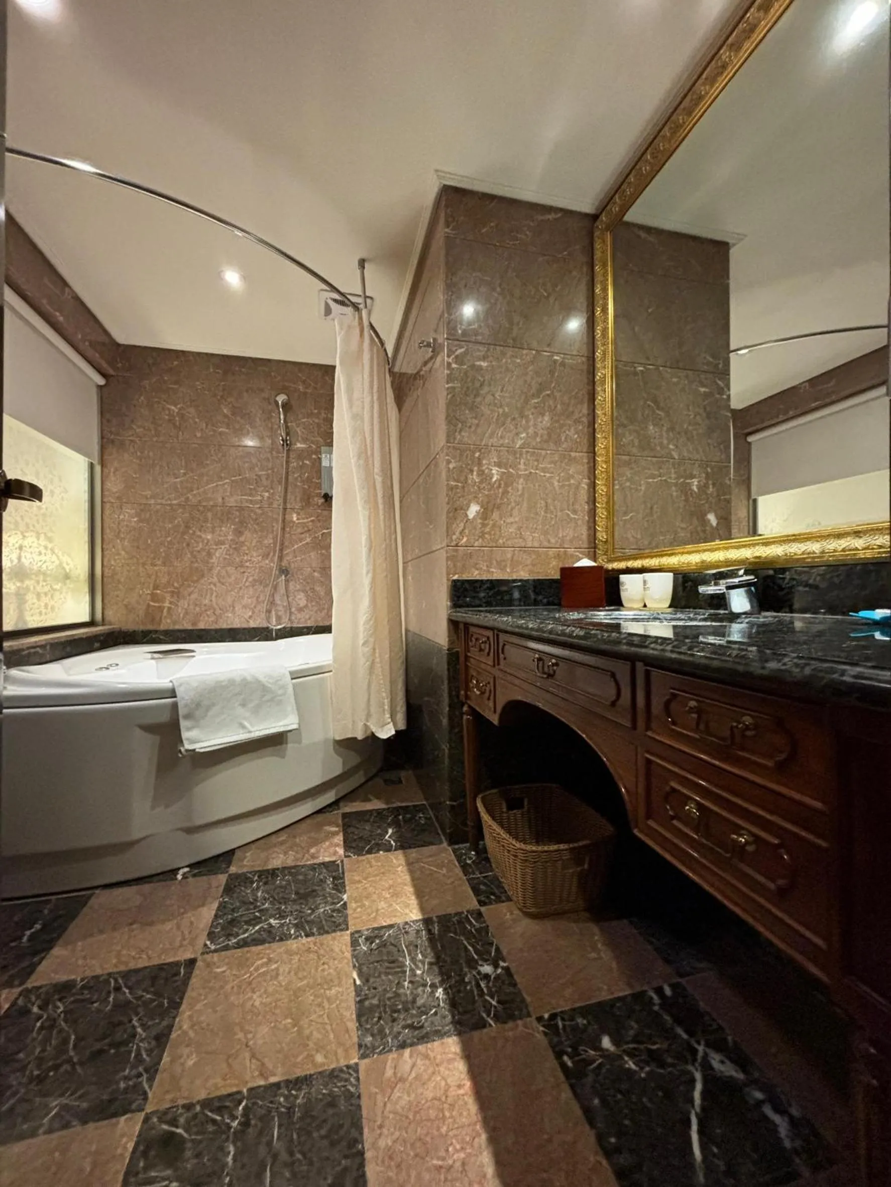 Bathroom in Royal Seasons Hotel Taipei ‧ Nanjing W.