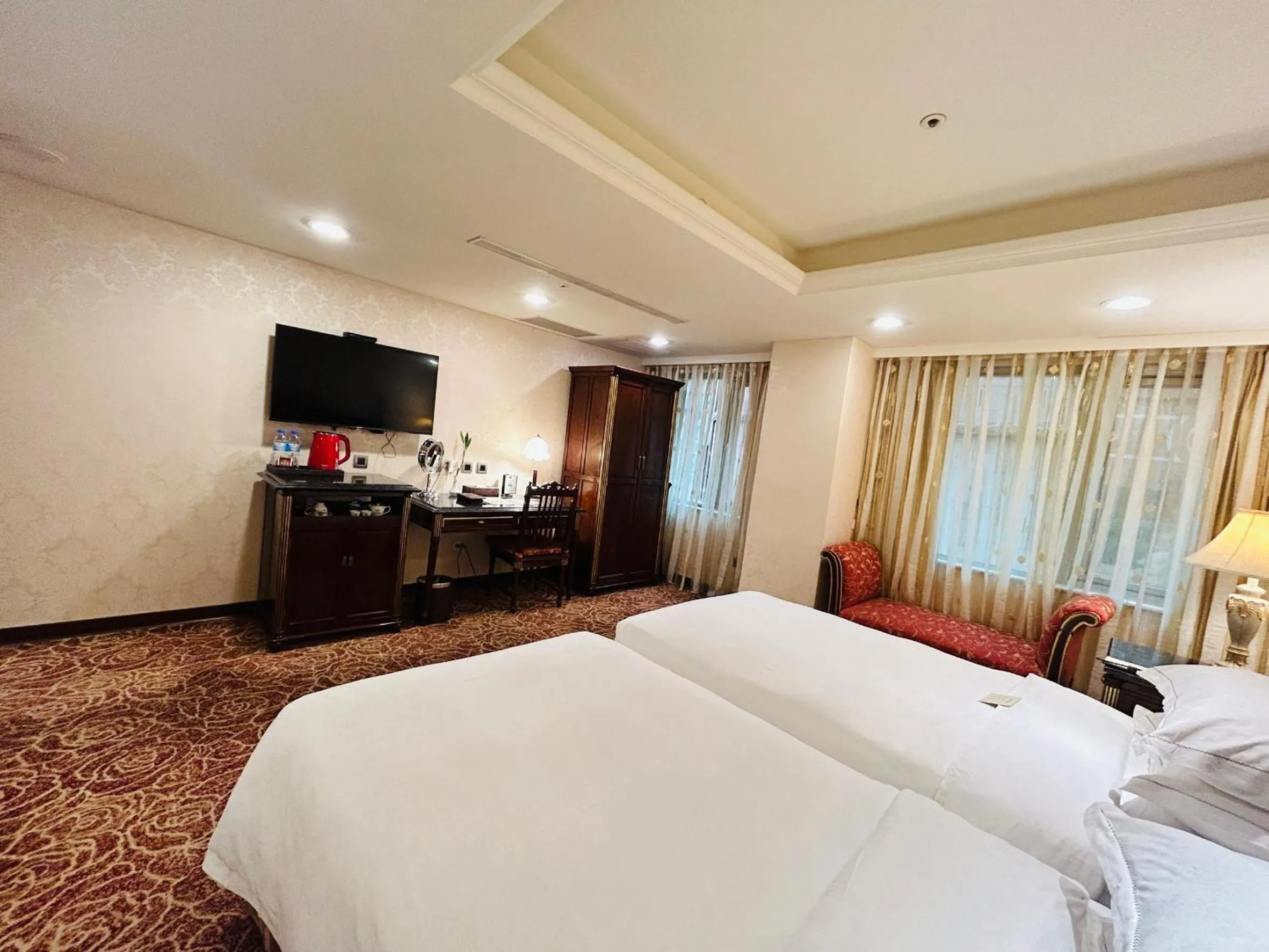 Bedroom, Bed in Royal Seasons Hotel Taipei ‧ Nanjing W.