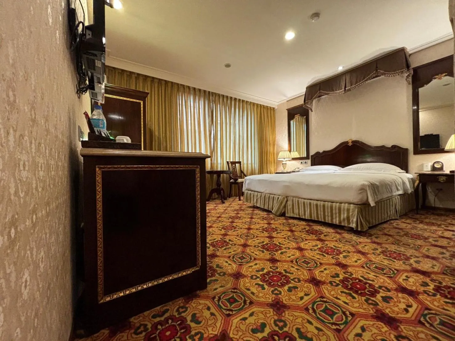 Bedroom, Bed in Royal Seasons Hotel Taipei ‧ Nanjing W.