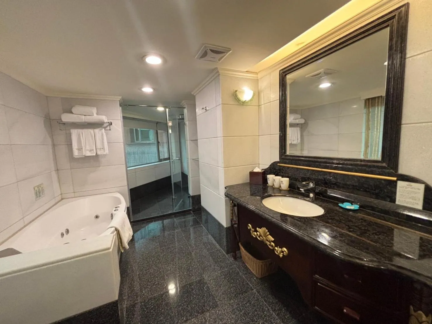 Bathroom in Royal Seasons Hotel Taipei ‧ Nanjing W.