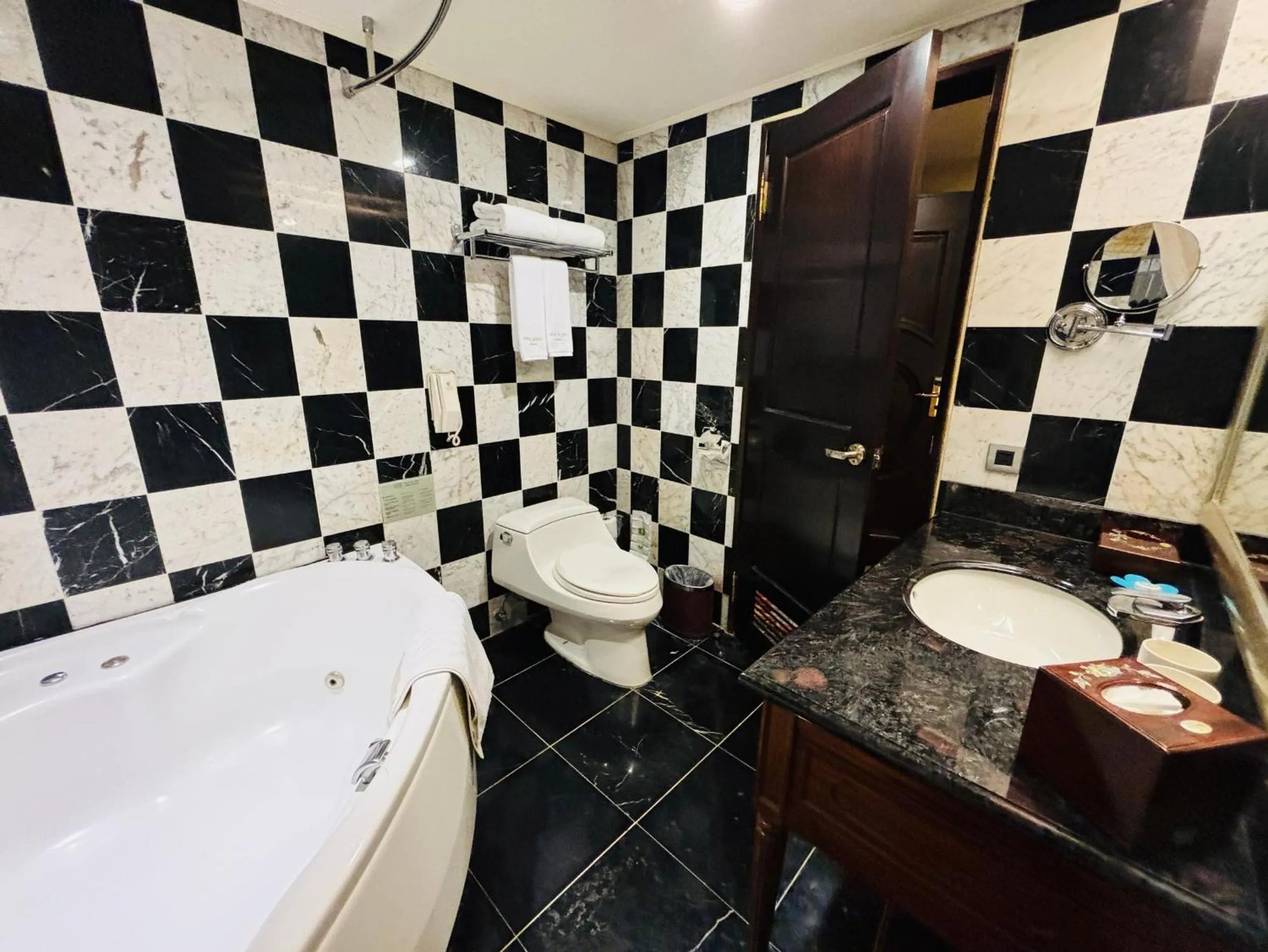 Bathroom in Royal Seasons Hotel Taipei ‧ Nanjing W.