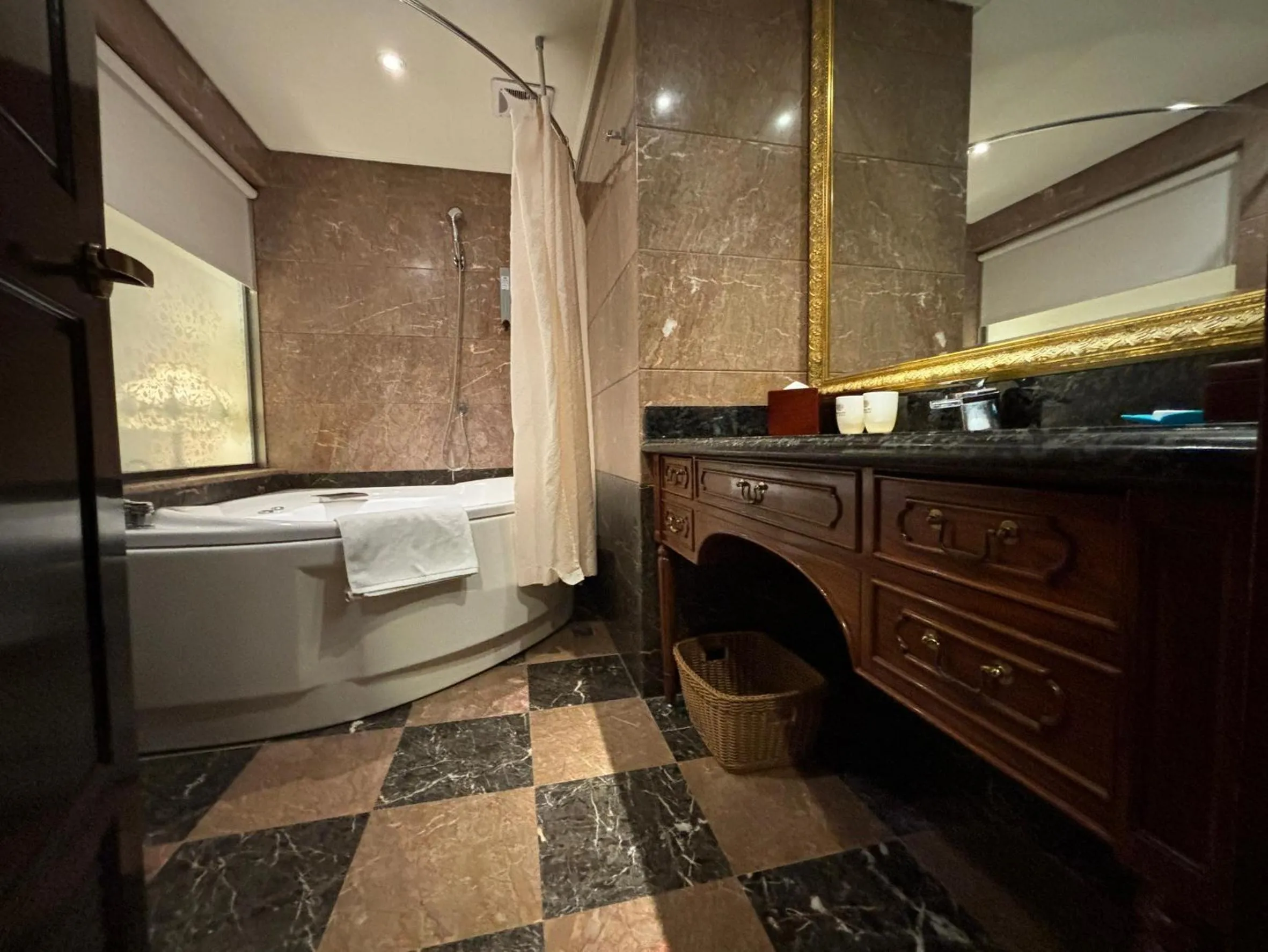 Bathroom in Royal Seasons Hotel Taipei ‧ Nanjing W.