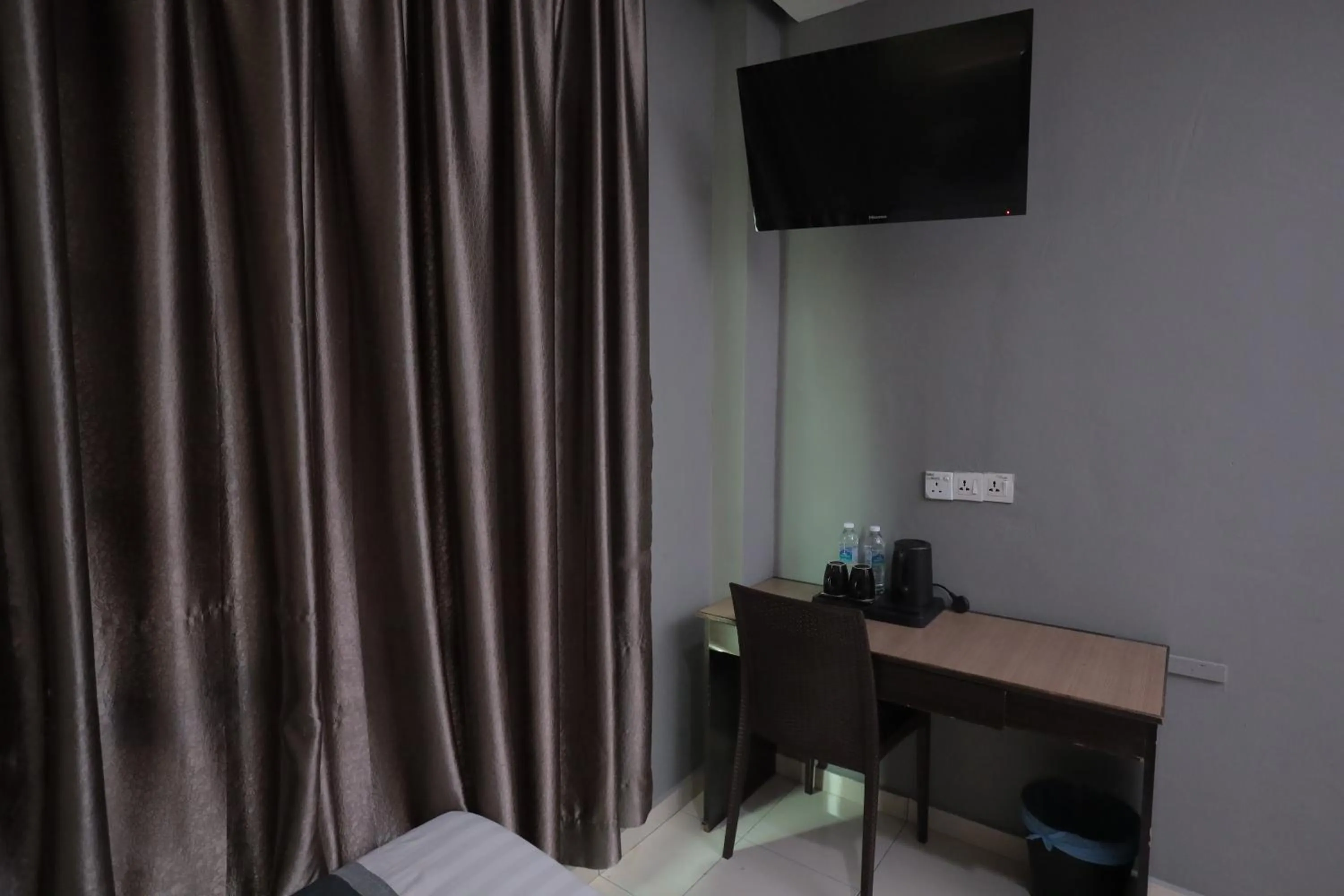 Bedroom in DJ Citi Point Hotel