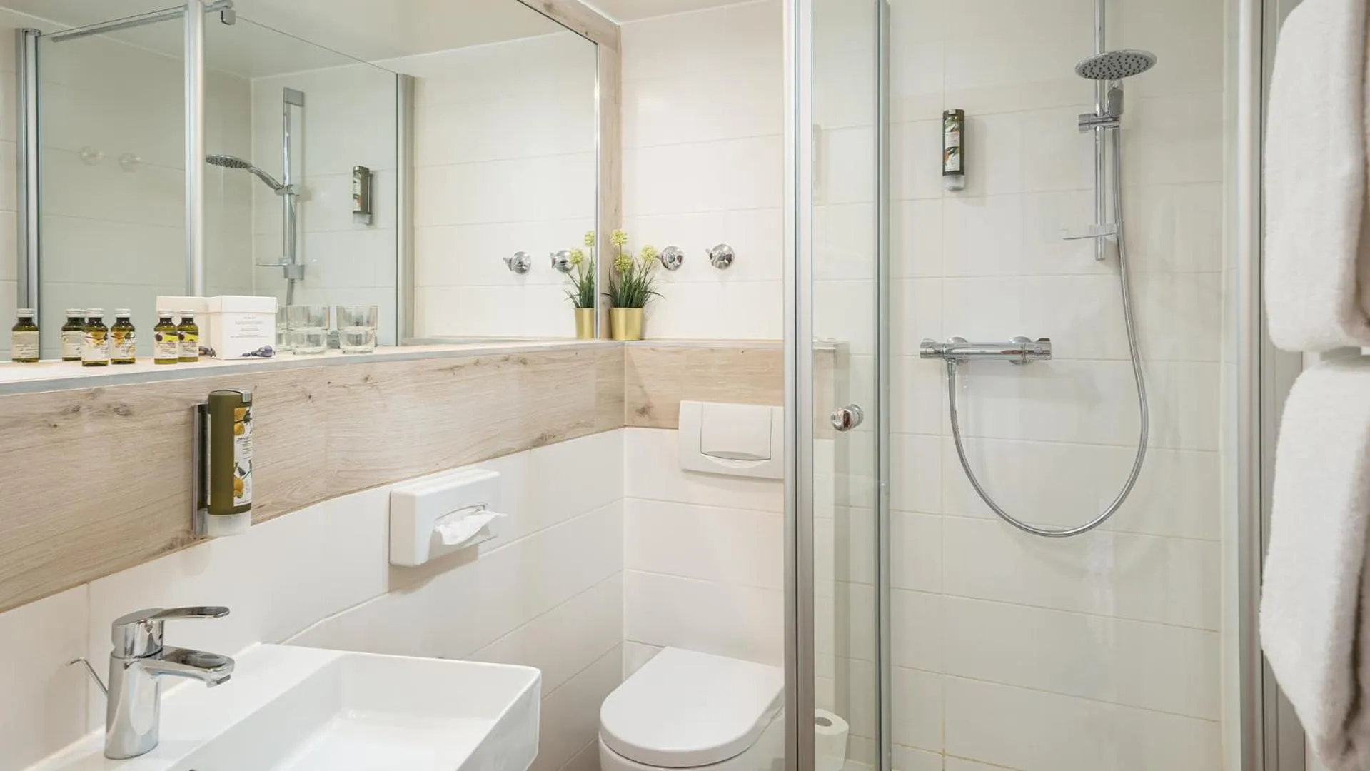 Bathroom in Parkhotel Landau