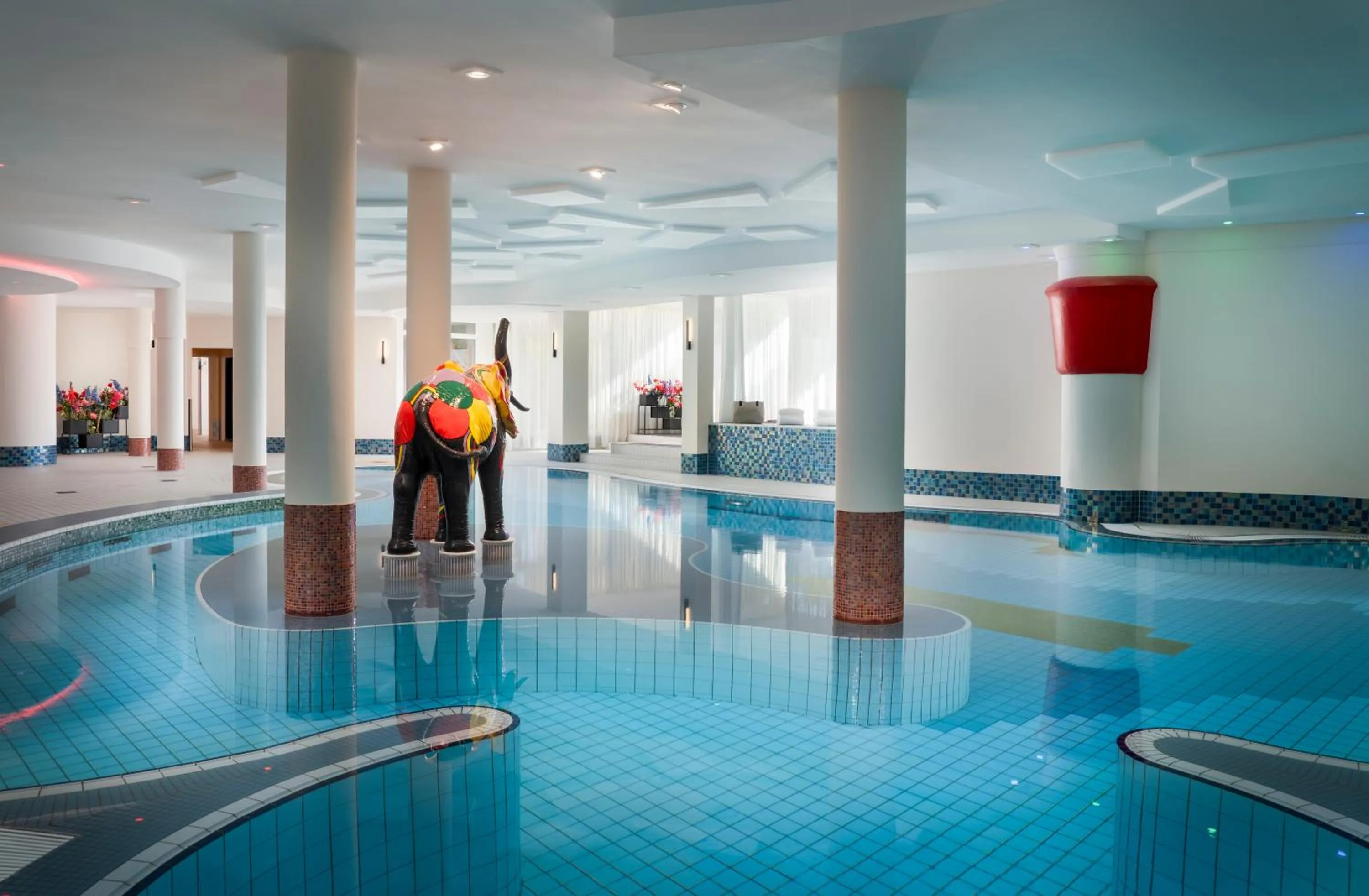 Swimming pool in Parkhotel Landau