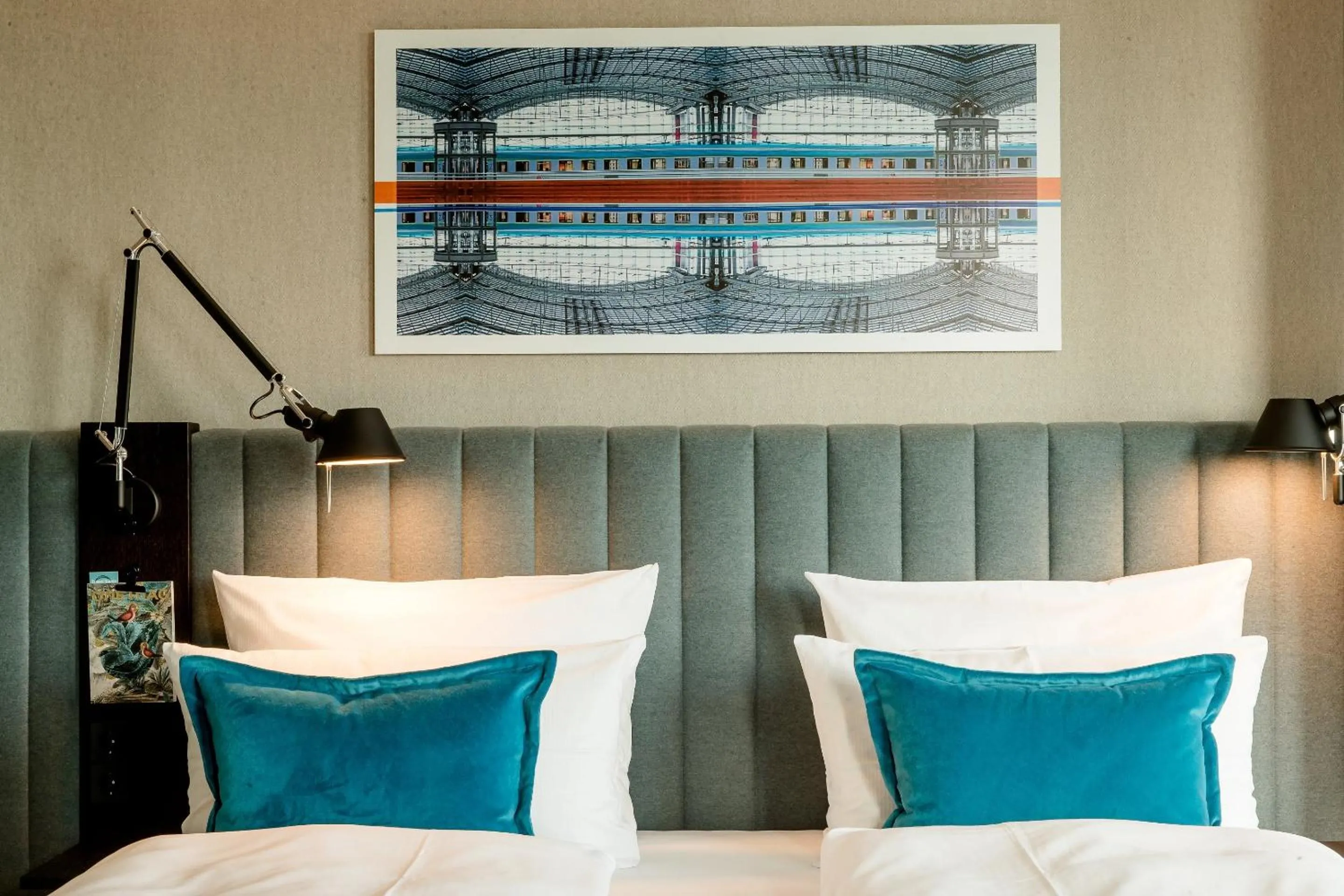 Photo of the whole room, Bed in Motel One Berlin-Hauptbahnhof
