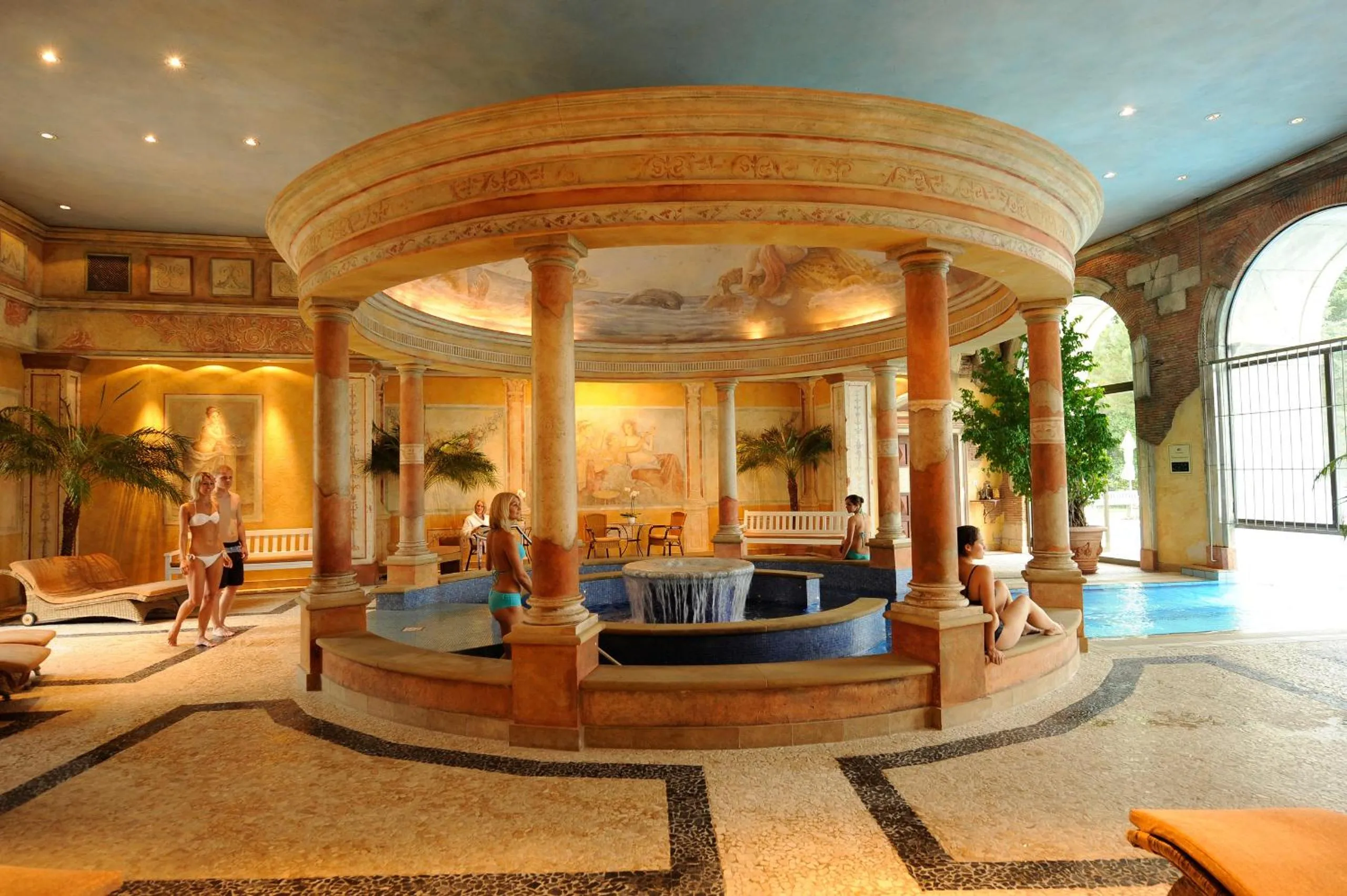 Lobby or reception in 4-Sterne Superior Erlebnishotel Colosseo, Europa-Park Erlebnis-Resort