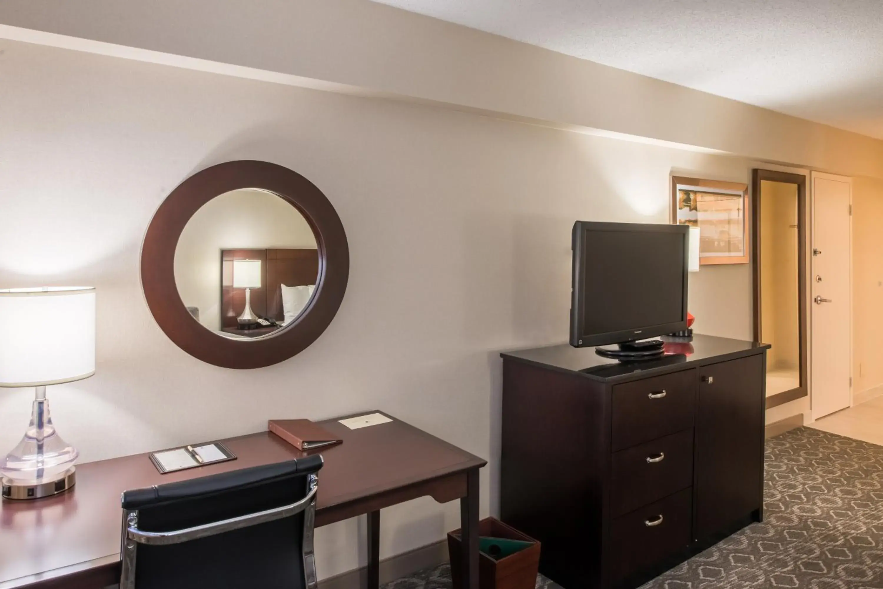 Queen Room with Two Queen Beds - Non-Smoking in DoubleTree by Hilton Atlanta North Druid Hills/Emory Area Queen Room with Two Queen Beds - Non-Smoking in DoubleTree by Hilton Atlanta North Druid Hills/Emory Area