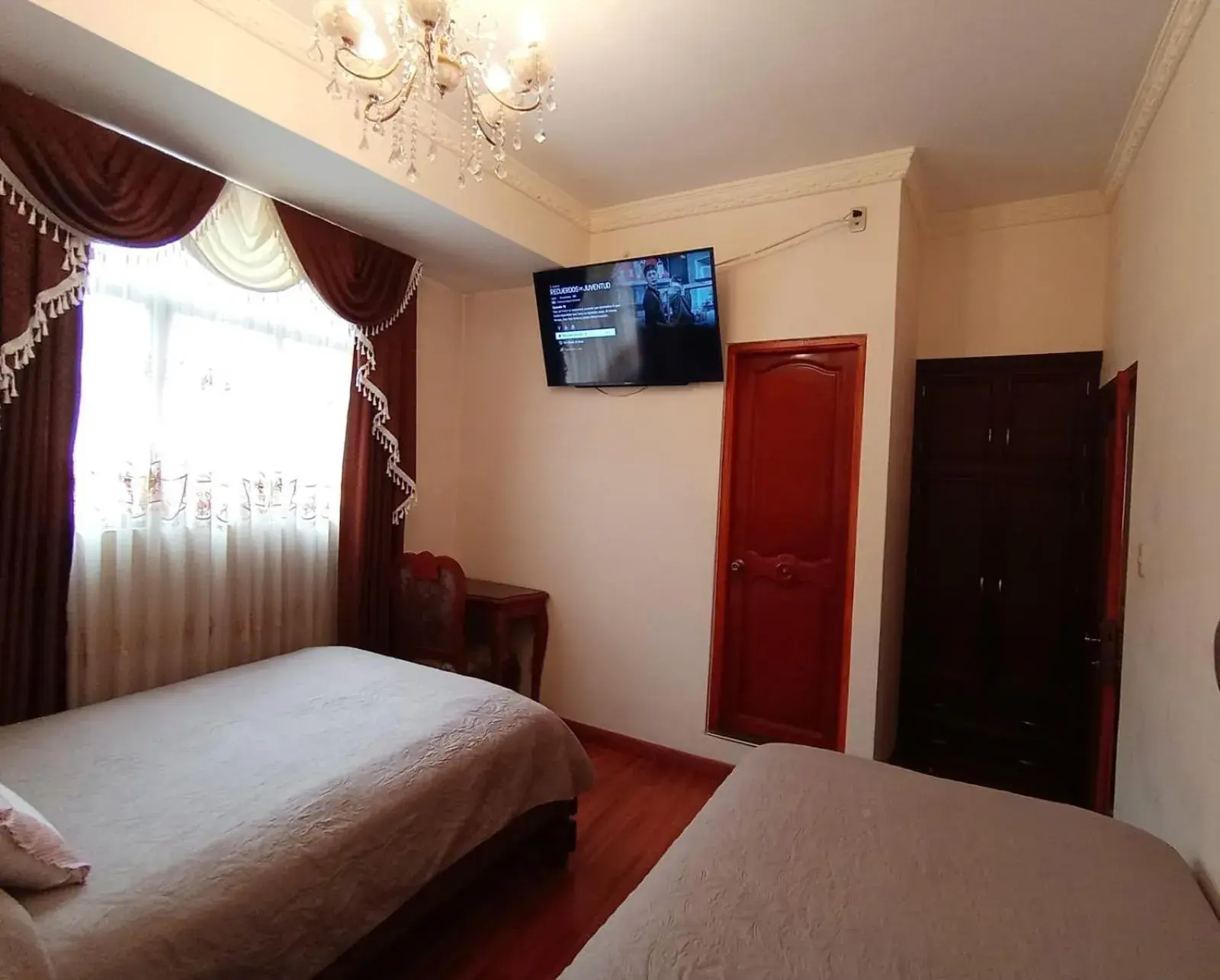 Triple Room with Shared Bathroom in Hostal Terrabella SRL Triple Room with Shared Bathroom in Hostal Terrabella SRL