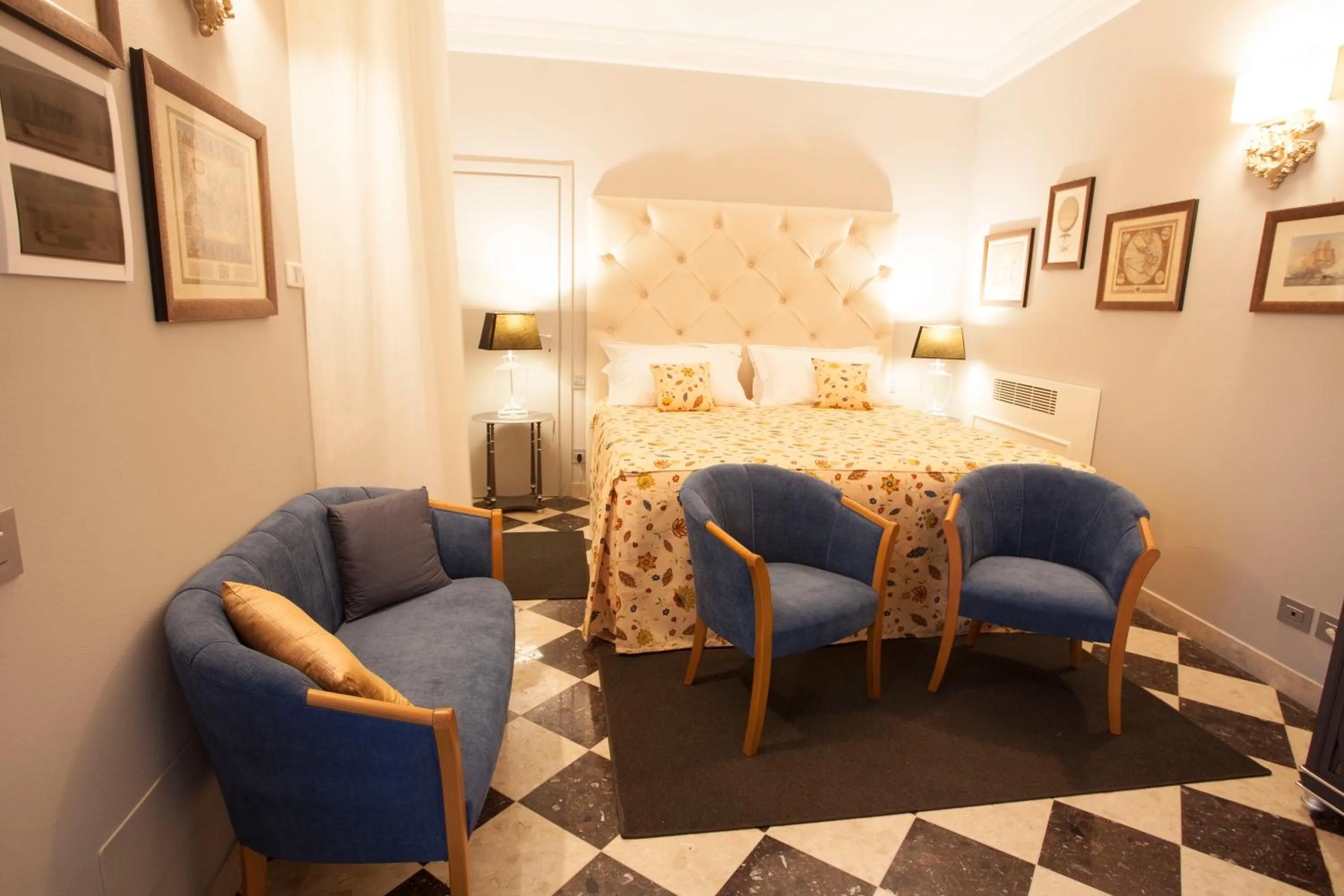 Property building, Bed in Martins Residence de Luxe