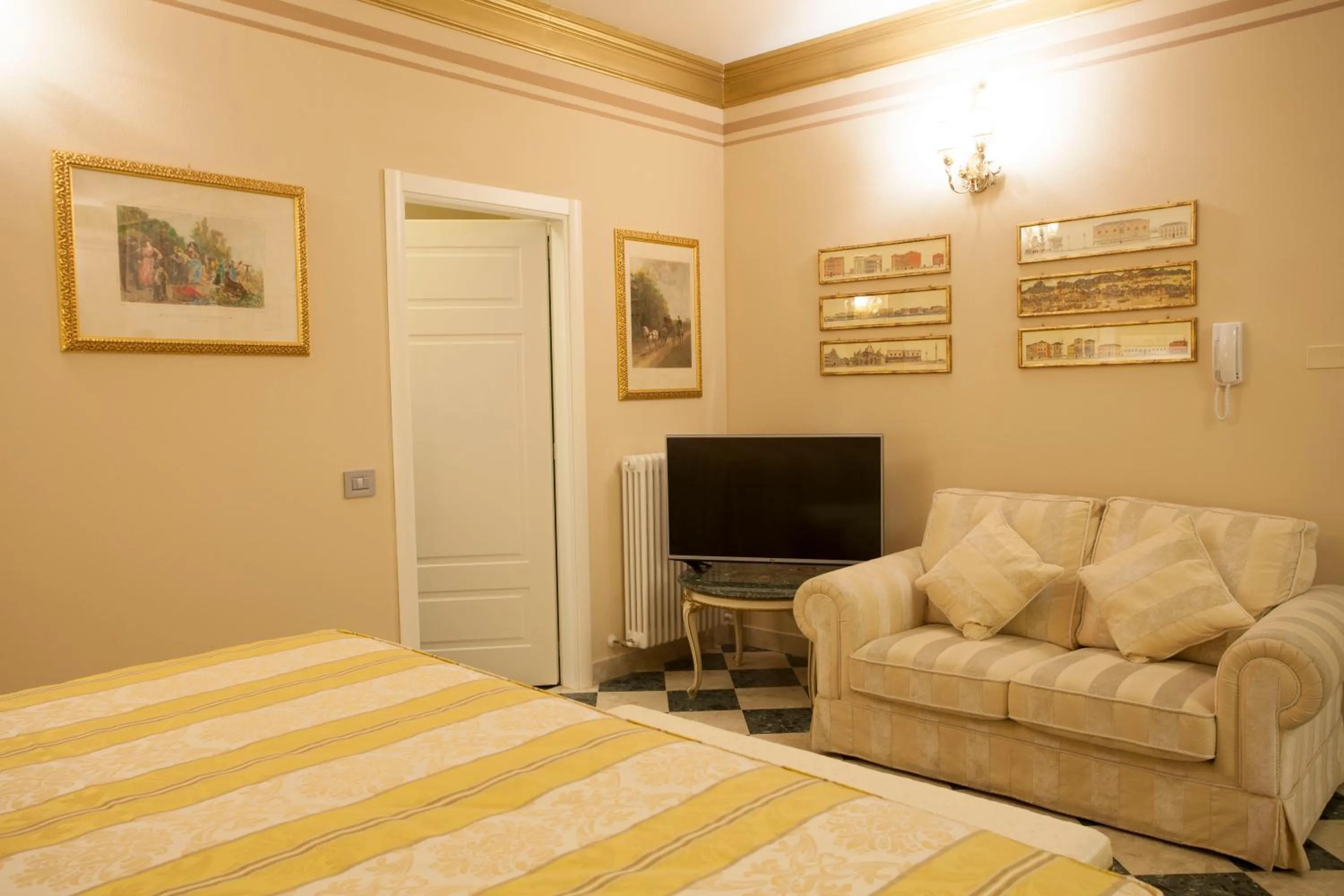 Bedroom, Bed in Martins Residence de Luxe