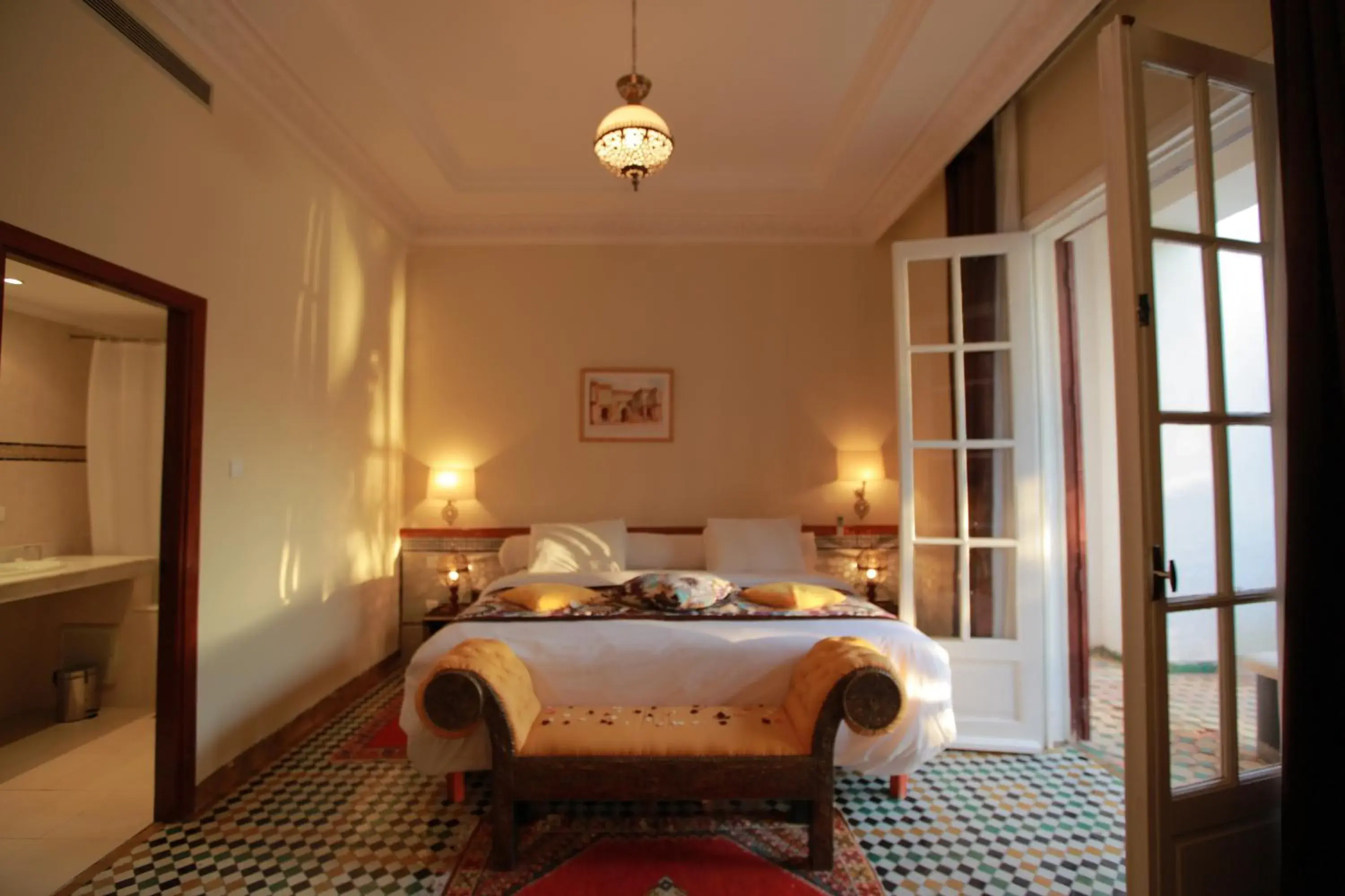 Toilet, Bed in Hotel Transatlantique Toilet, Bed in Hotel Transatlantique