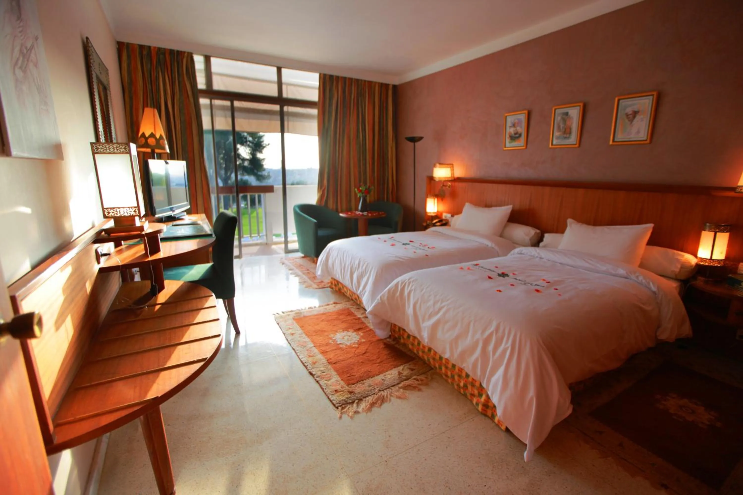 View (from property/room), Bed in Hotel Transatlantique