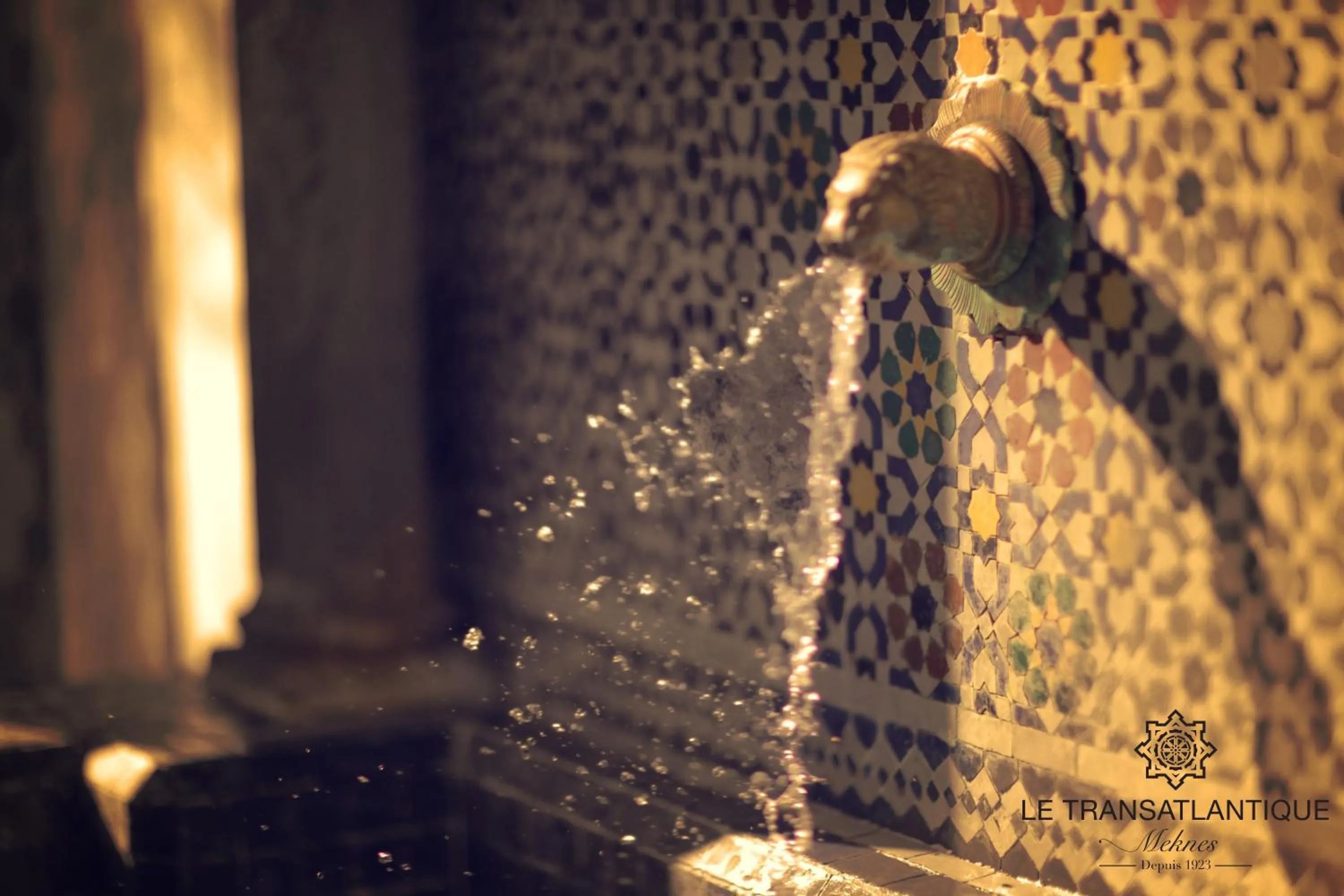 Text overlay in Hotel Transatlantique