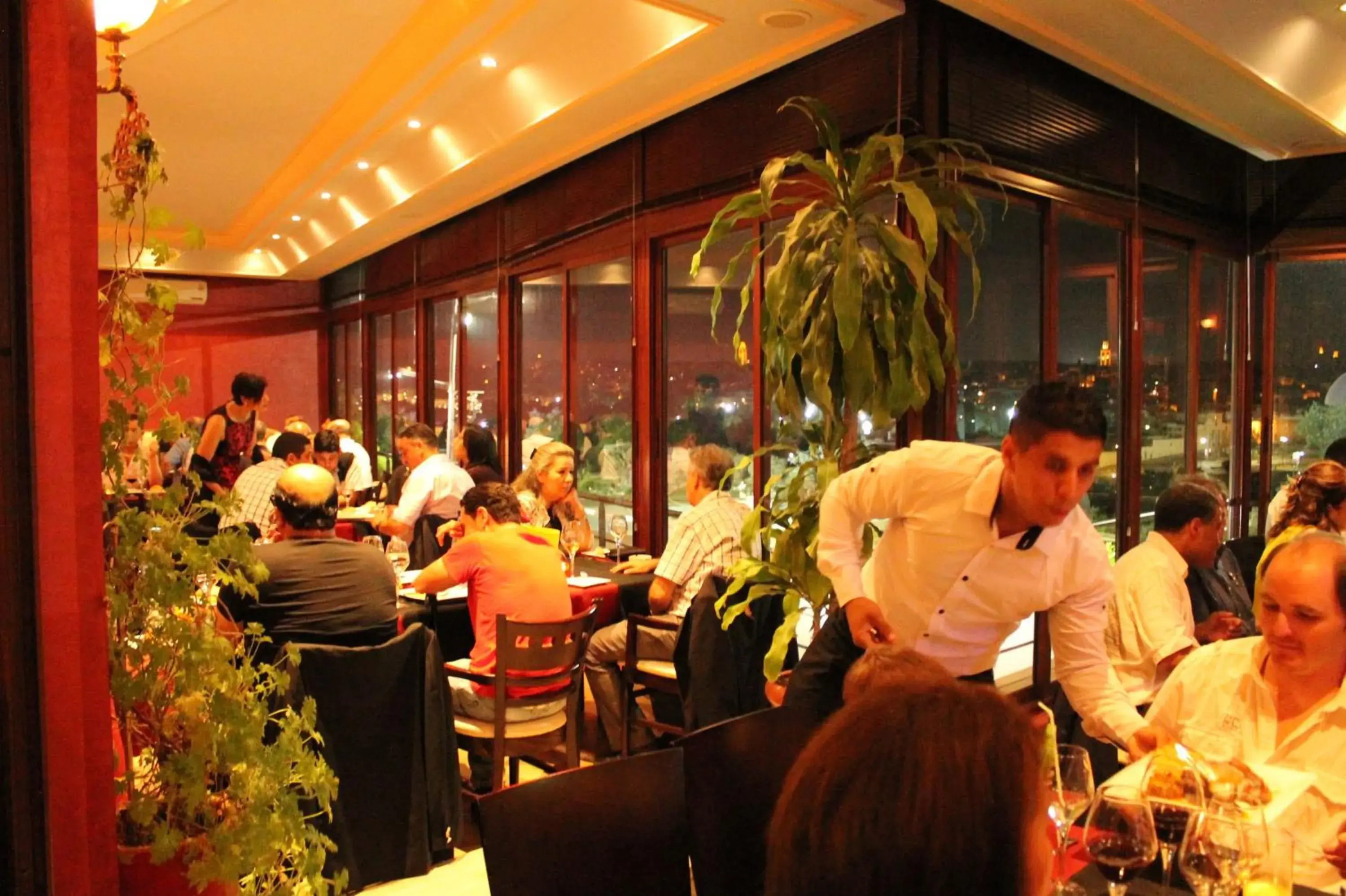 Restaurant/places to eat in Hotel Transatlantique Restaurant/places to eat in Hotel Transatlantique