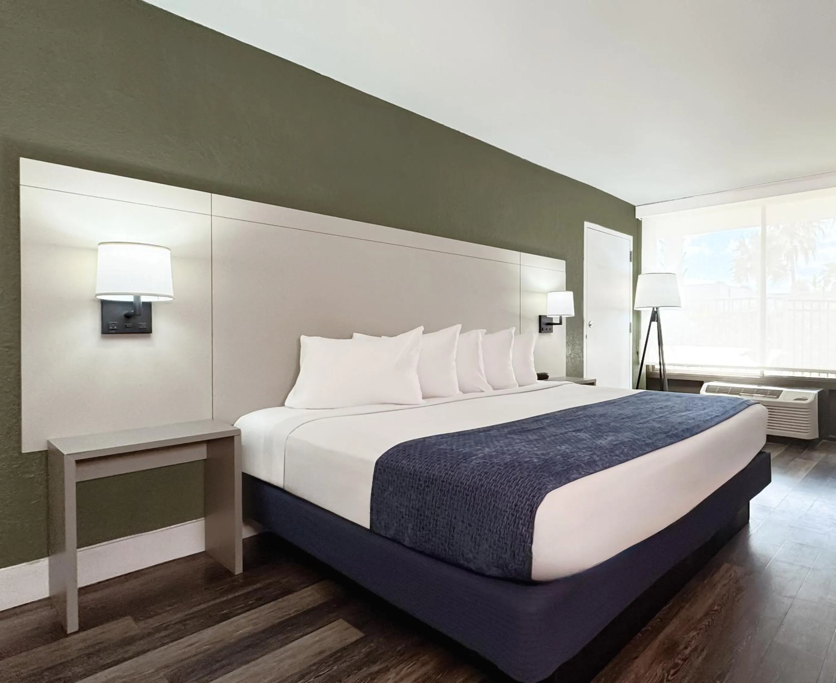 Bed in Wyndham I-Drive Avanti Resort & Conference Center