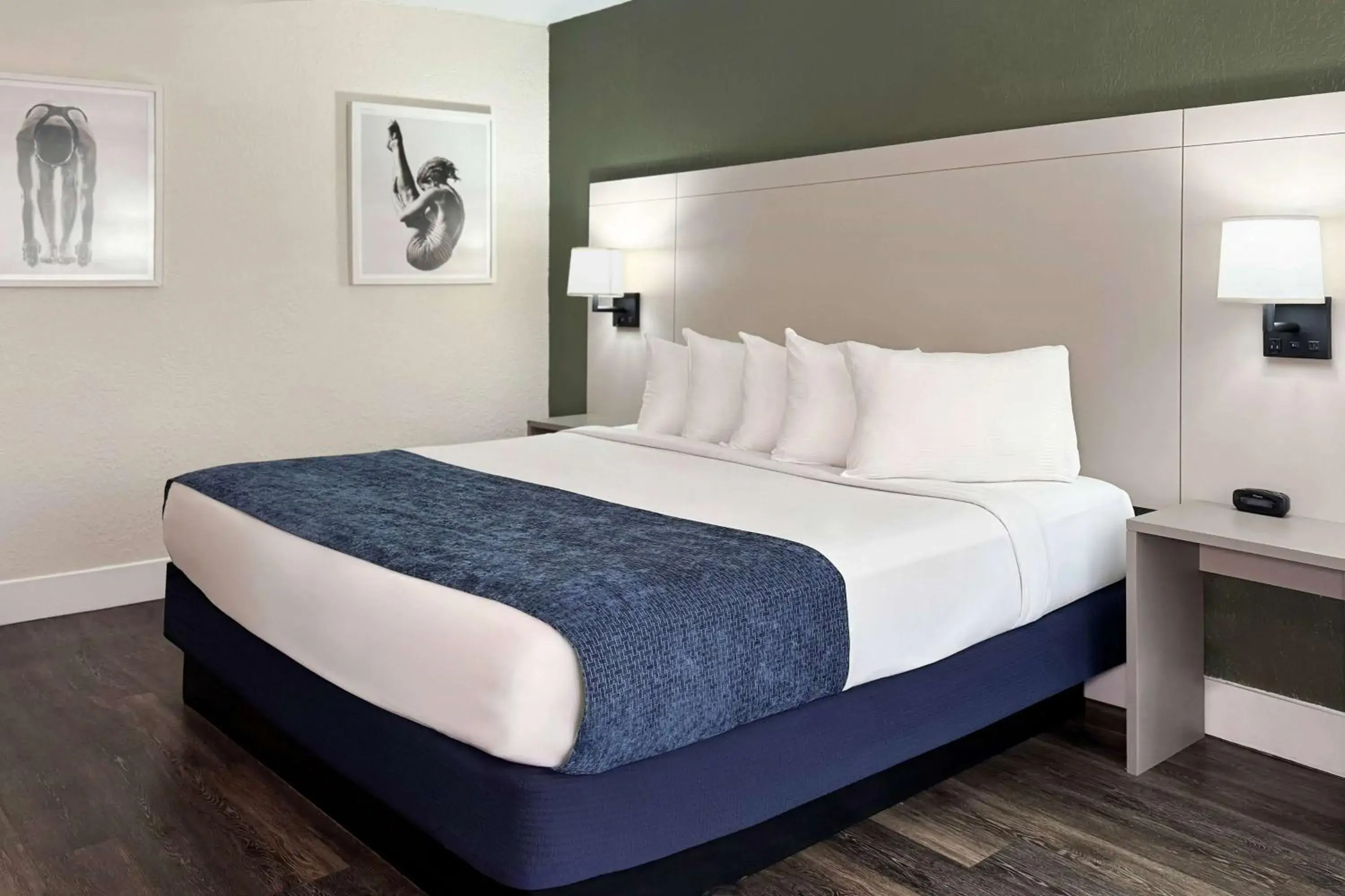 Photo of the whole room, Bed in Wyndham I-Drive Avanti Resort & Conference Center Photo of the whole room, Bed in Wyndham I-Drive Avanti Resort & Conference Center