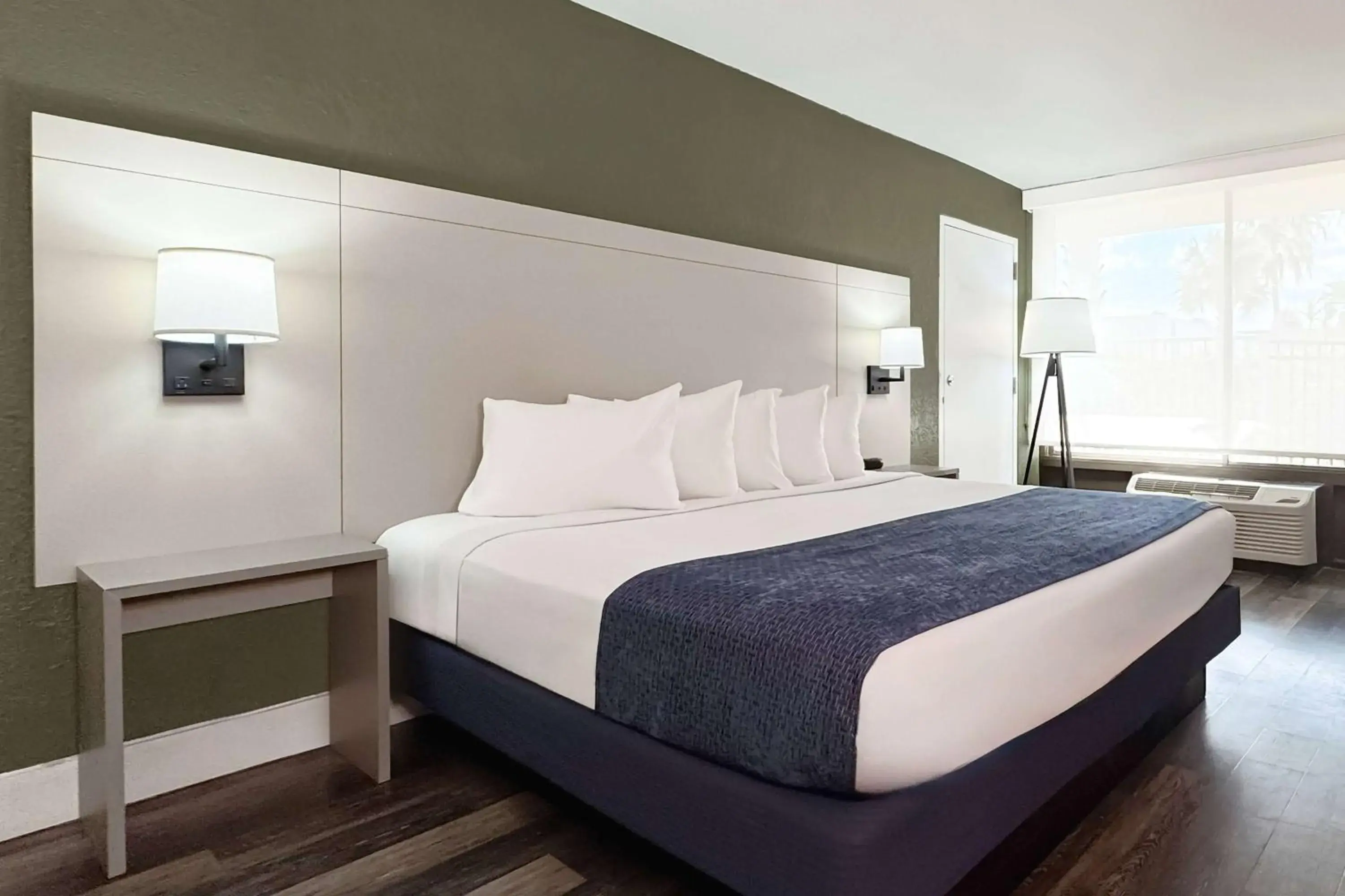 Photo of the whole room, Bed in Wyndham I-Drive Avanti Resort & Conference Center Photo of the whole room, Bed in Wyndham I-Drive Avanti Resort & Conference Center