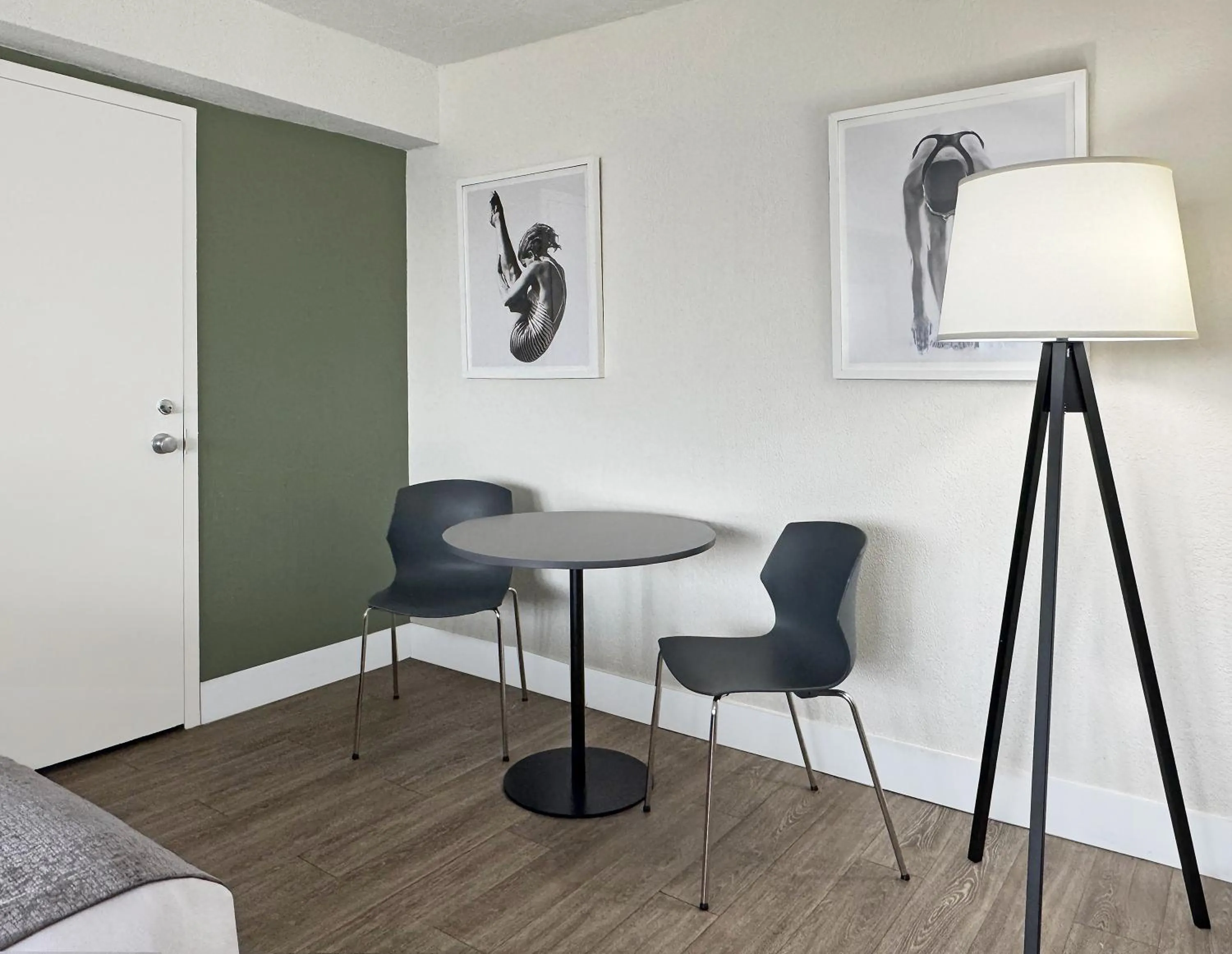 Seating area in Wyndham I-Drive Avanti Resort & Conference Center