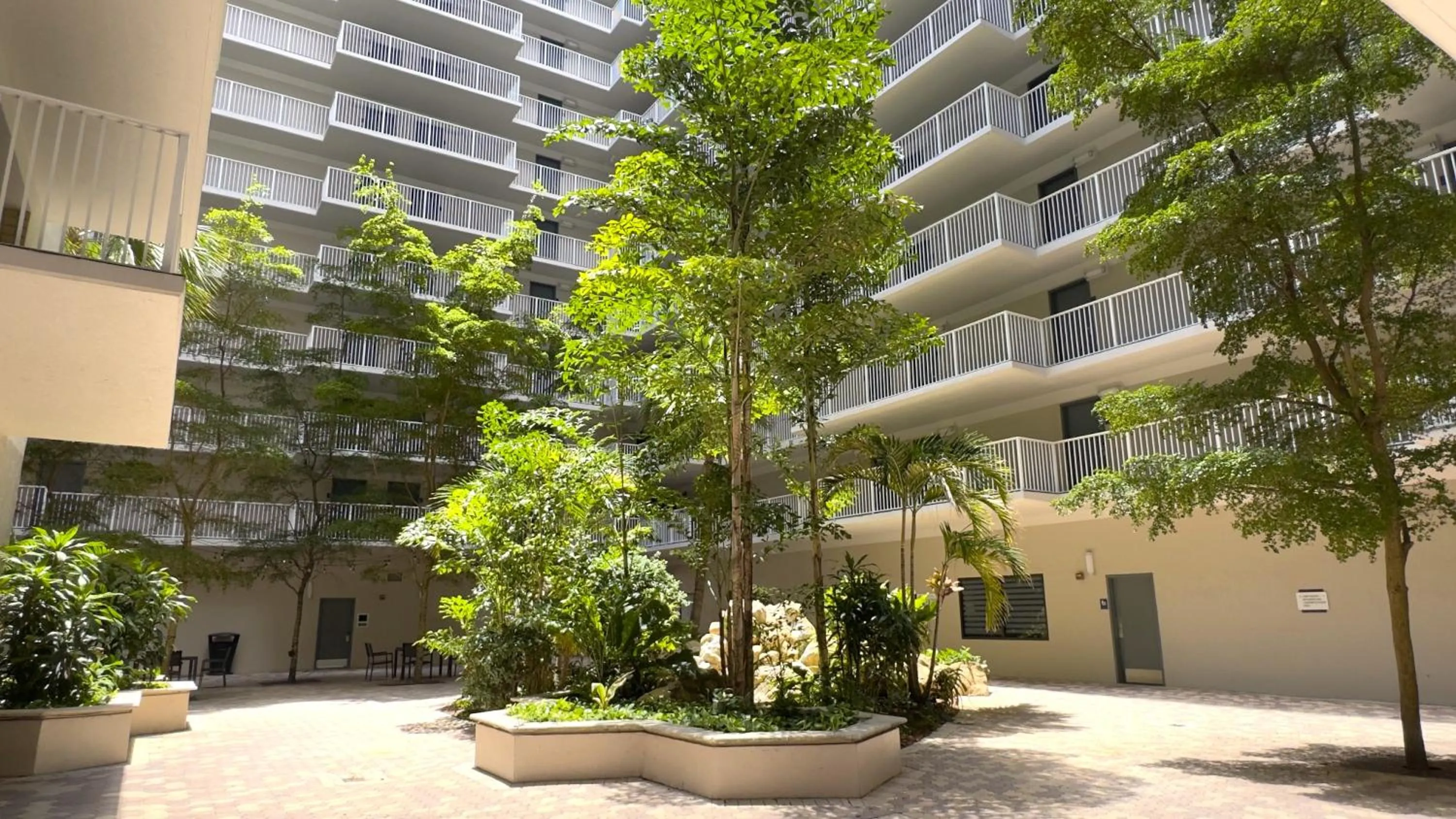 Inner courtyard view in Wyndham I-Drive Avanti Resort & Conference Center