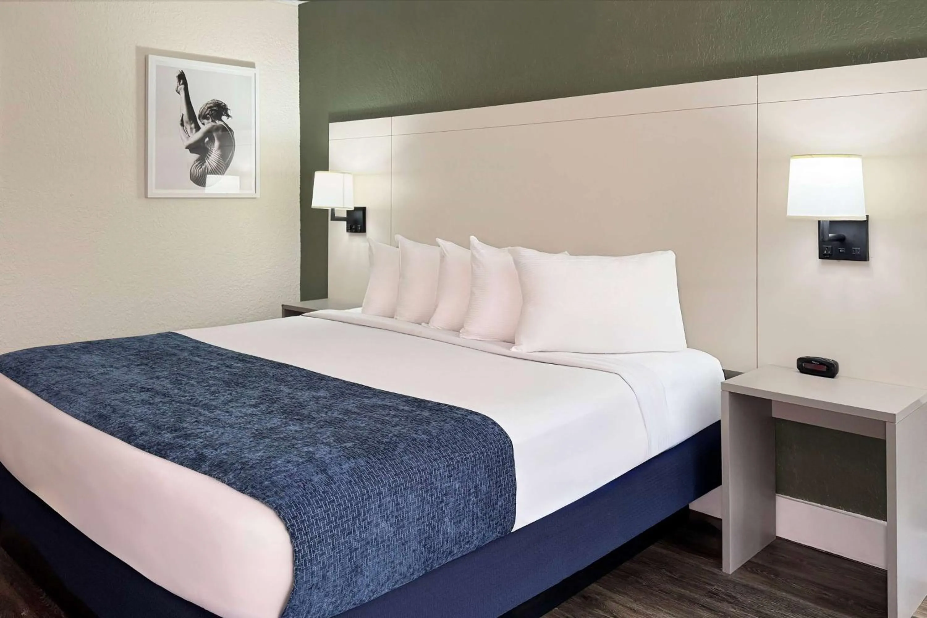 Photo of the whole room, Bed in Wyndham I-Drive Avanti Resort & Conference Center