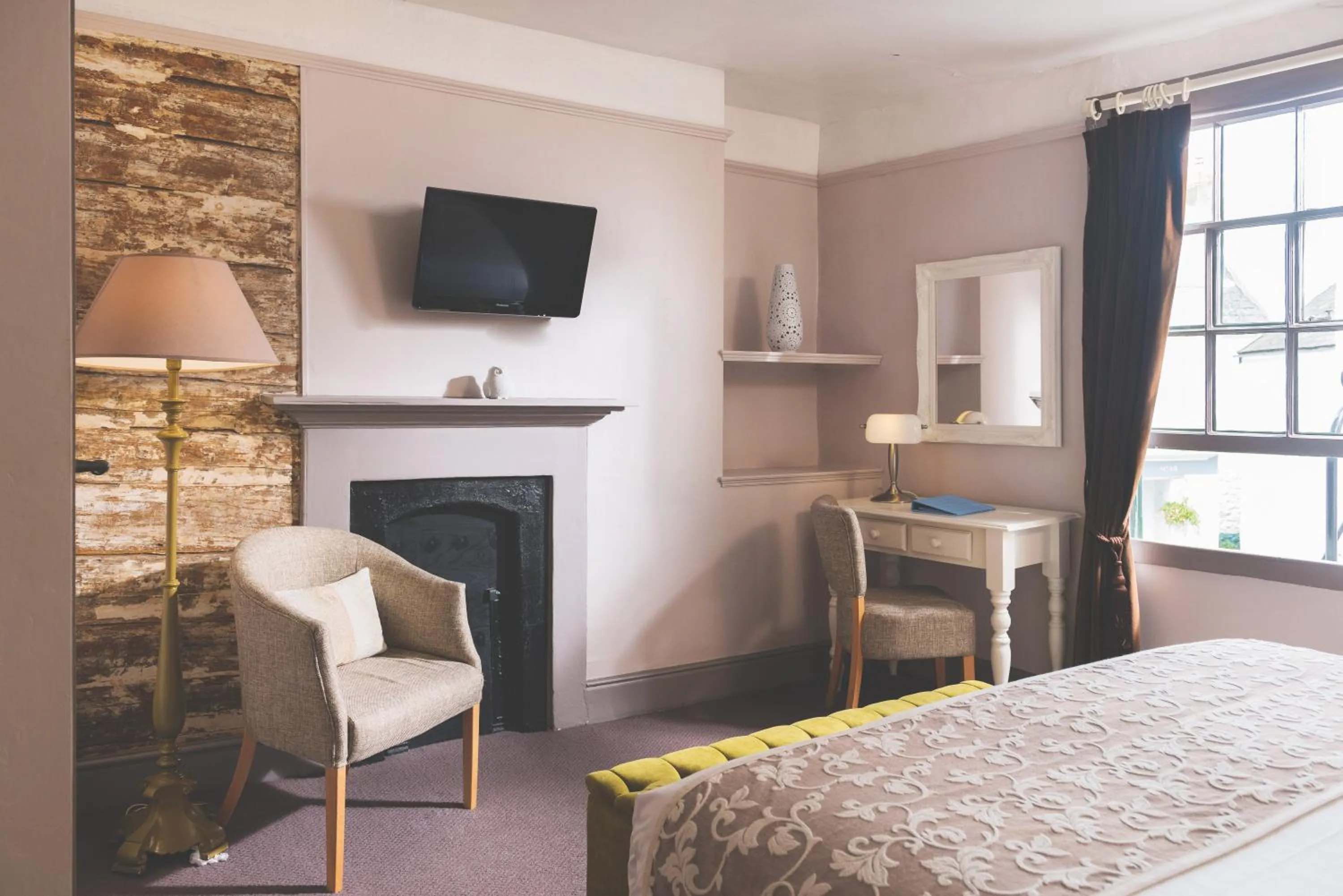 Day, Bed in The Globe