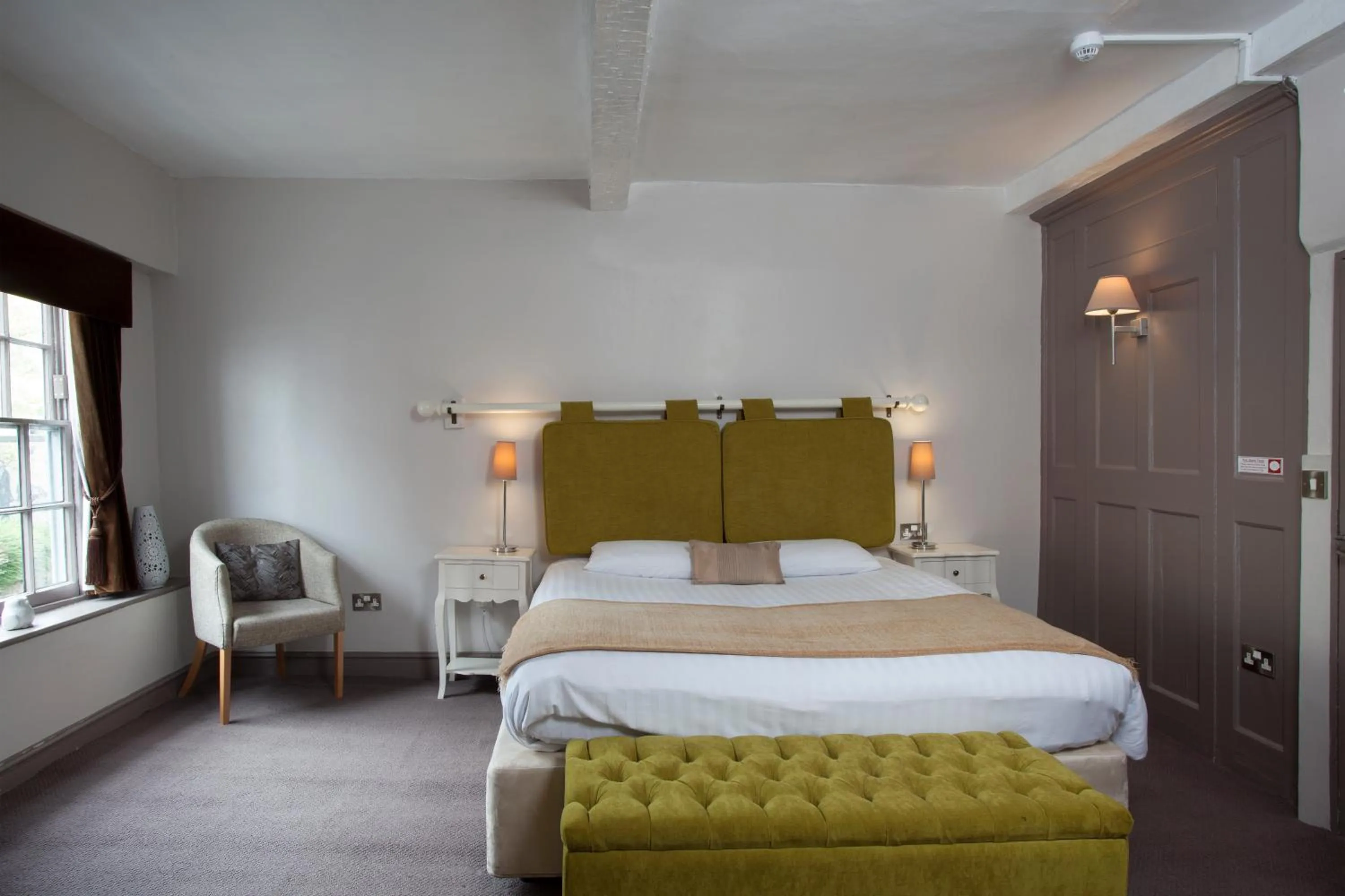 Bedroom, Bed in The Globe