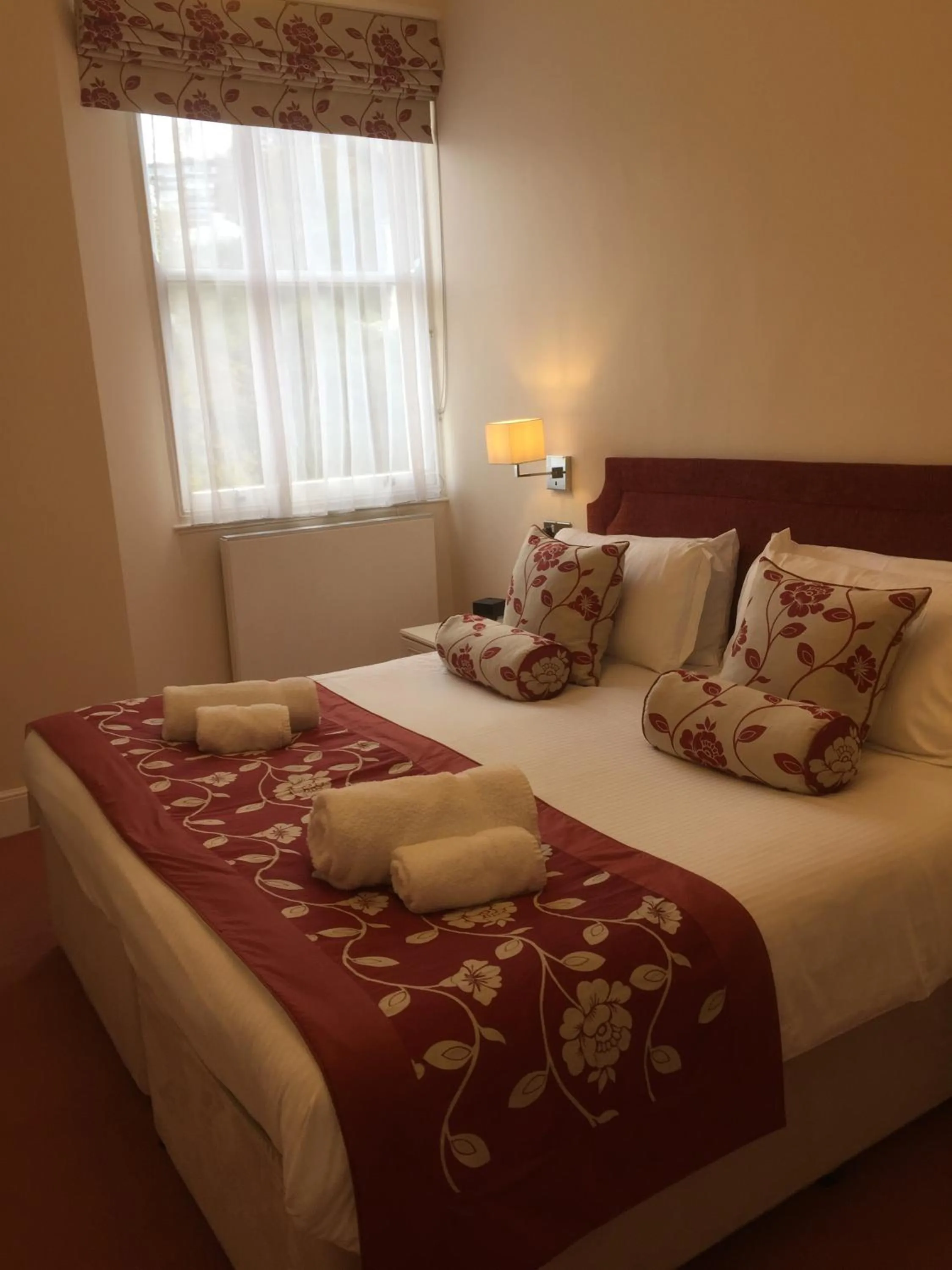 Bedroom, Bed in The Osborne Apartments