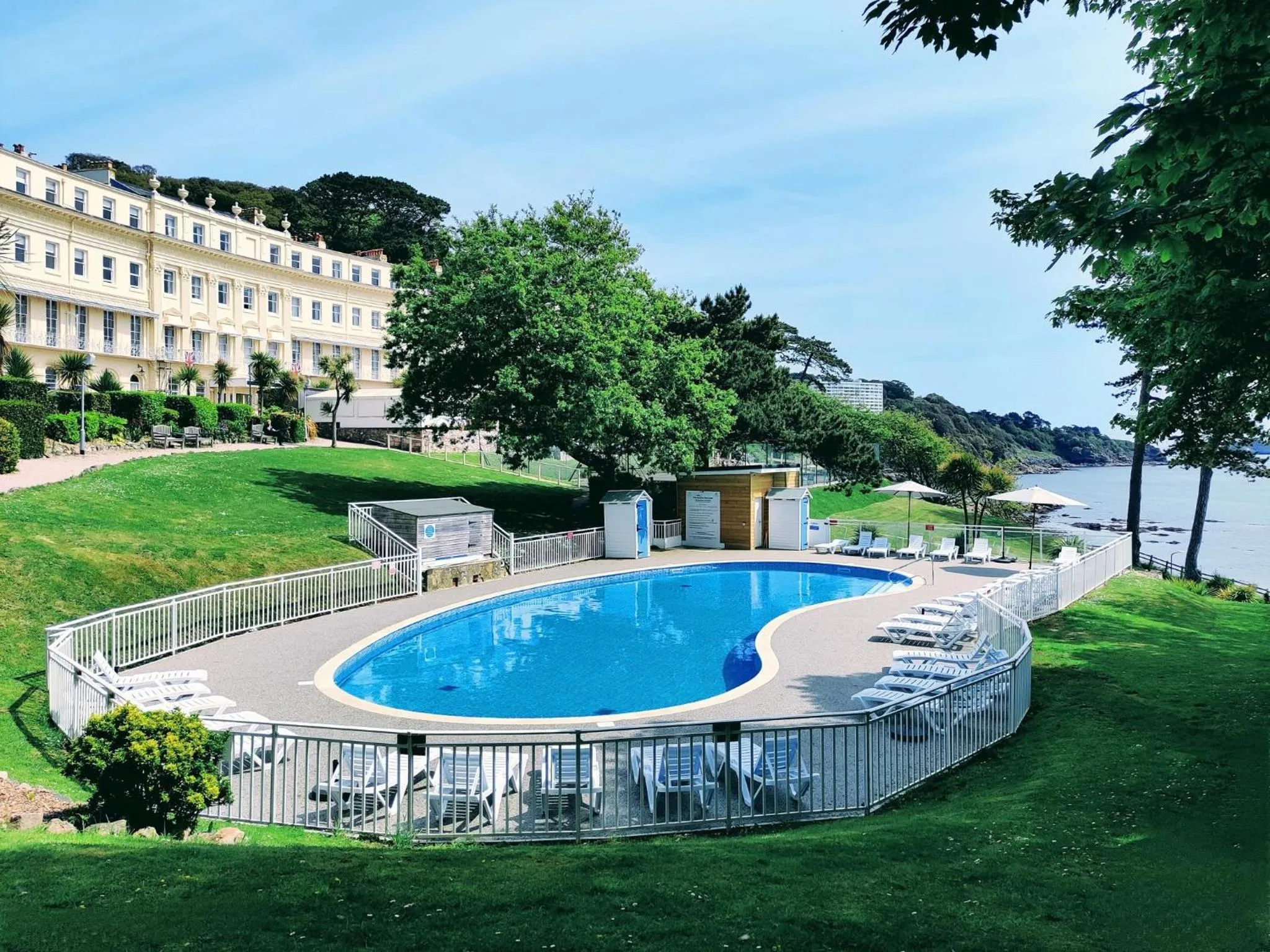 Swimming pool in The Osborne Apartments
