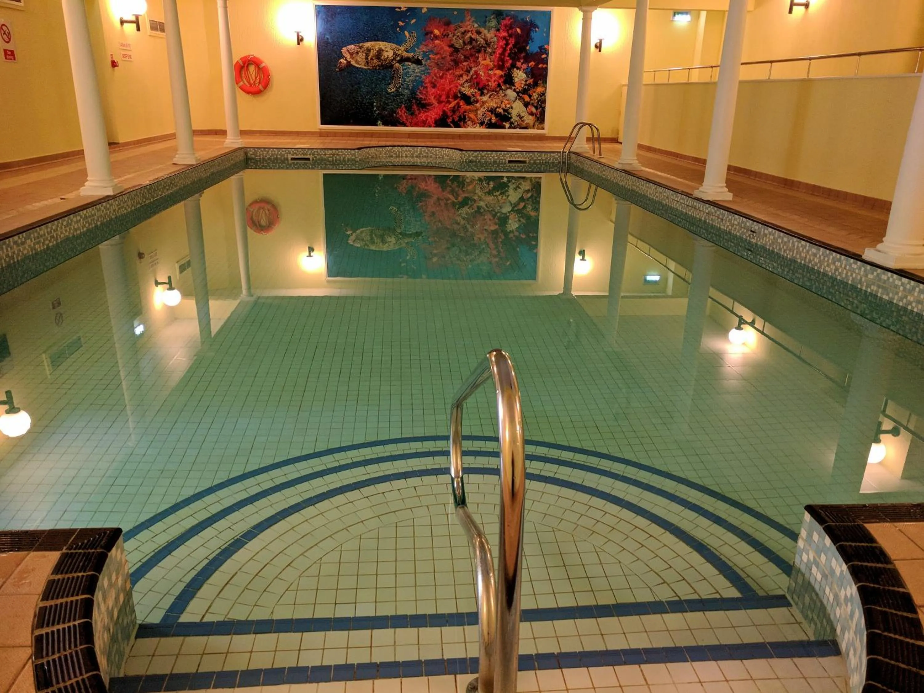 Swimming pool in The Osborne Apartments