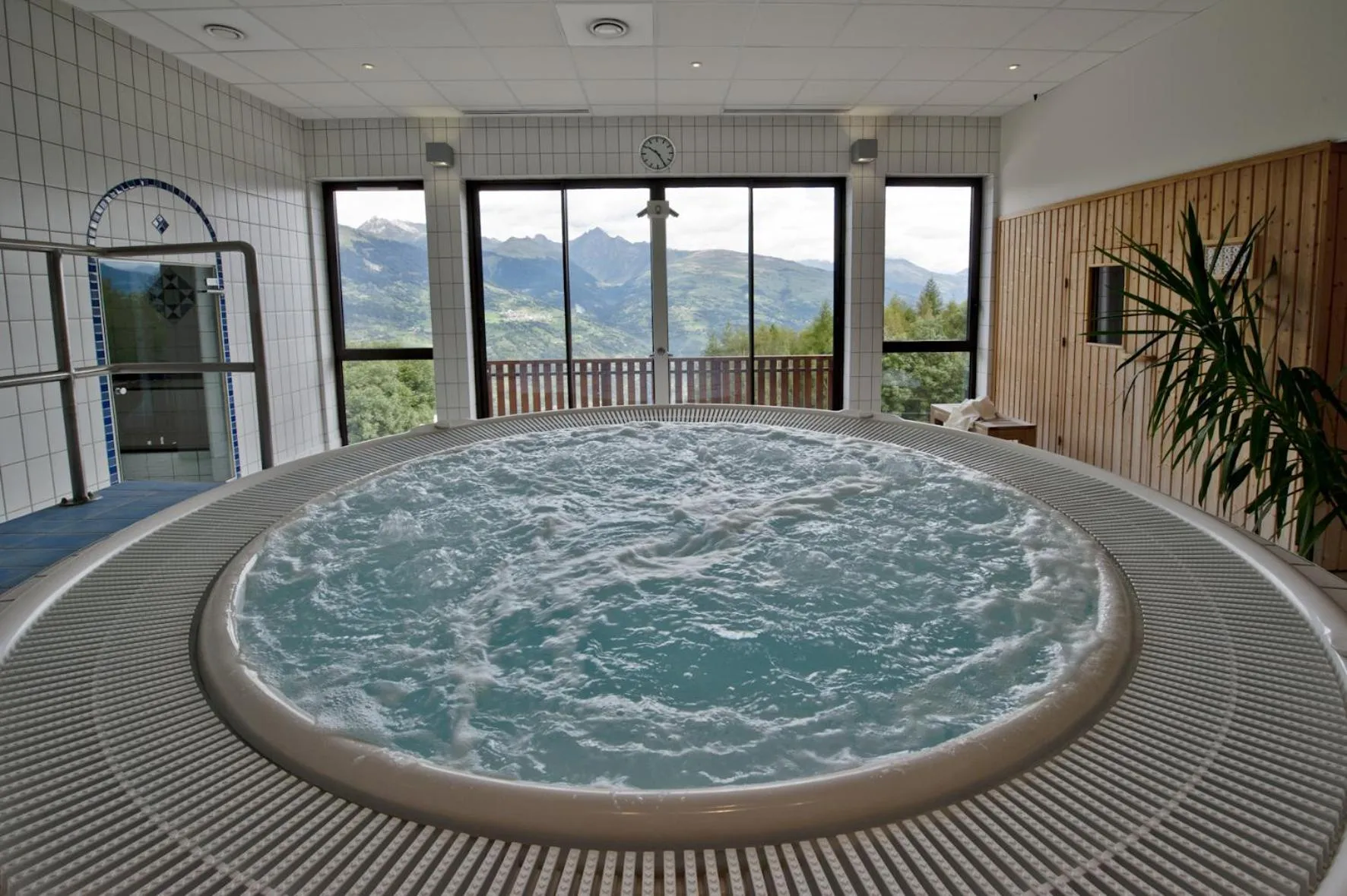 Hot Tub in Résidence La Marmottane