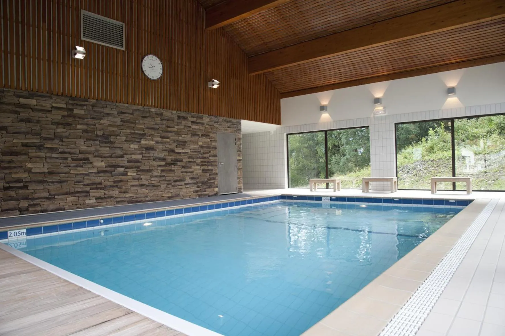 Swimming pool in Résidence La Marmottane