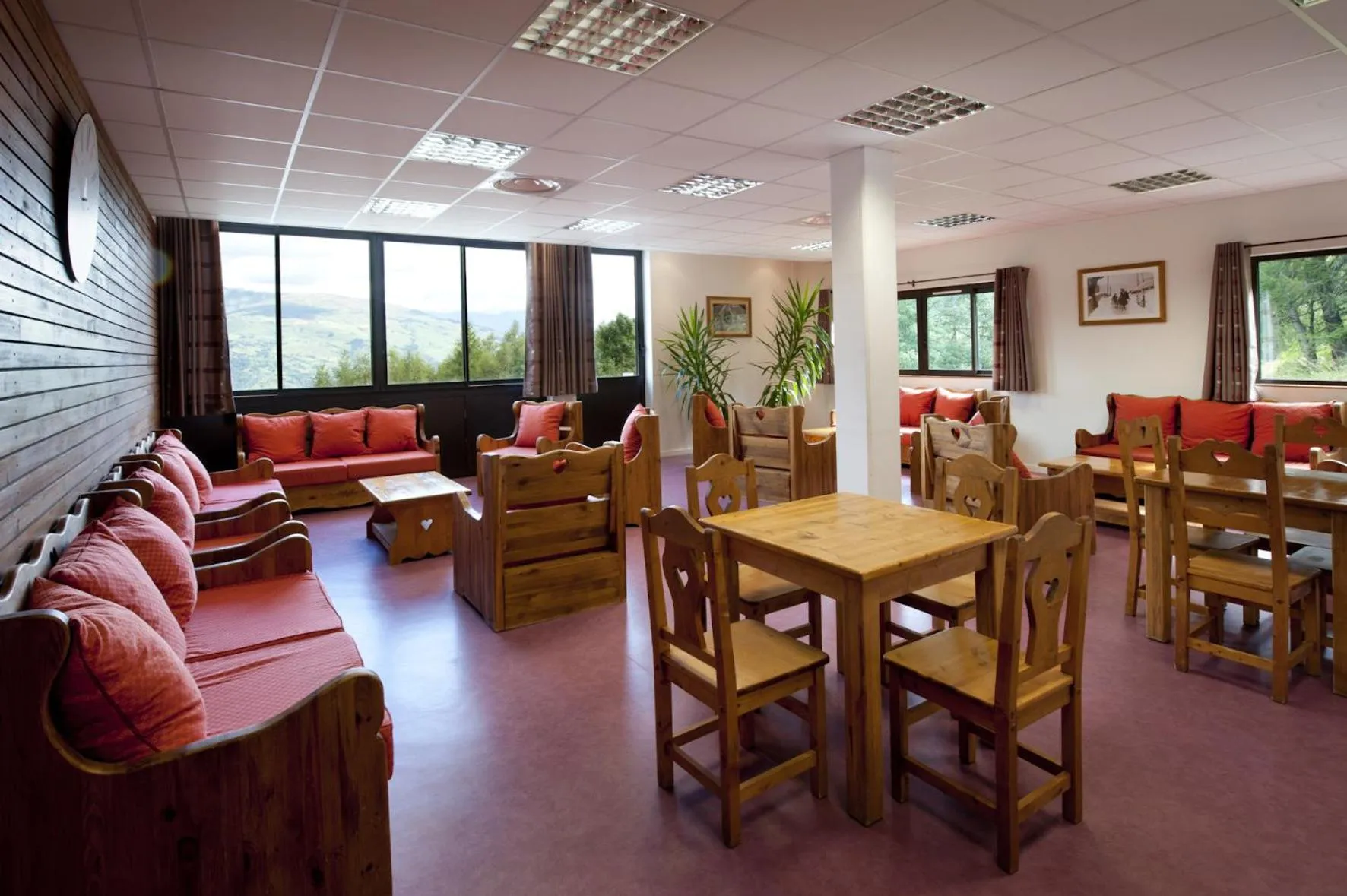 Communal lounge/ TV room in Résidence La Marmottane