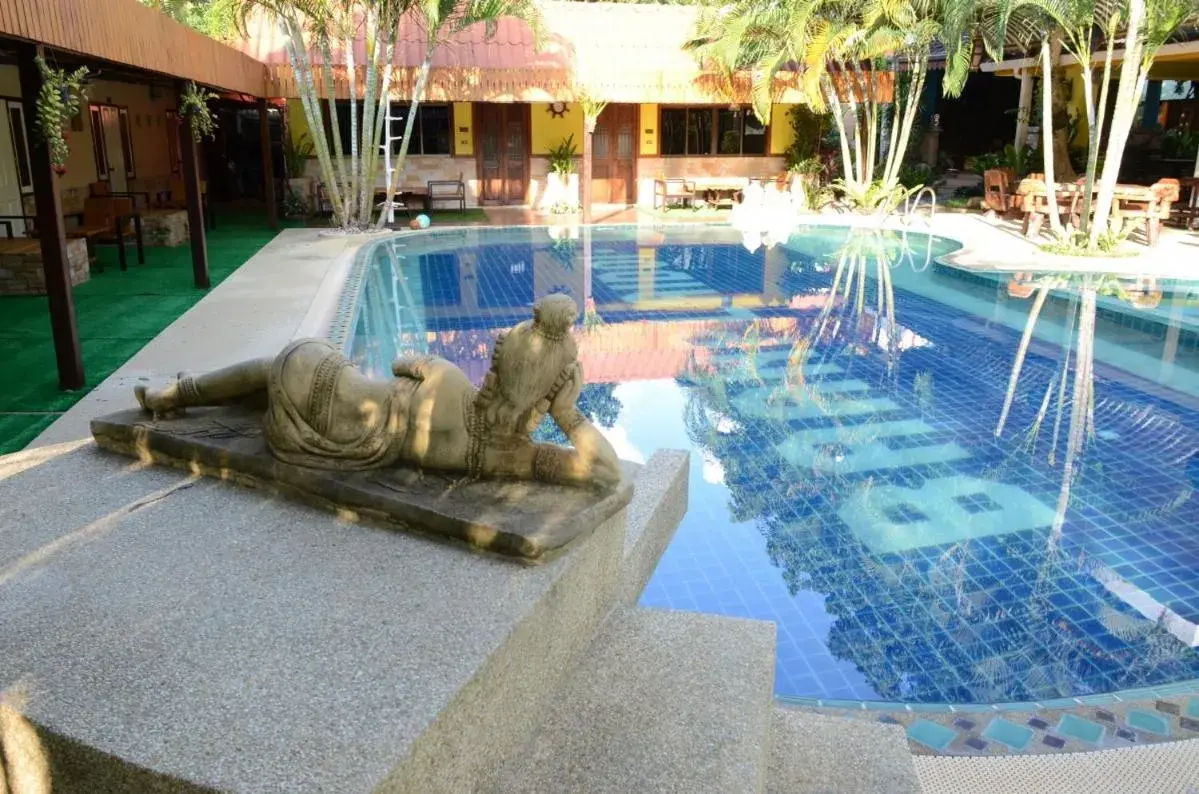 Swimming pool in Baanplaidoi Resort Swimming pool in Baanplaidoi Resort