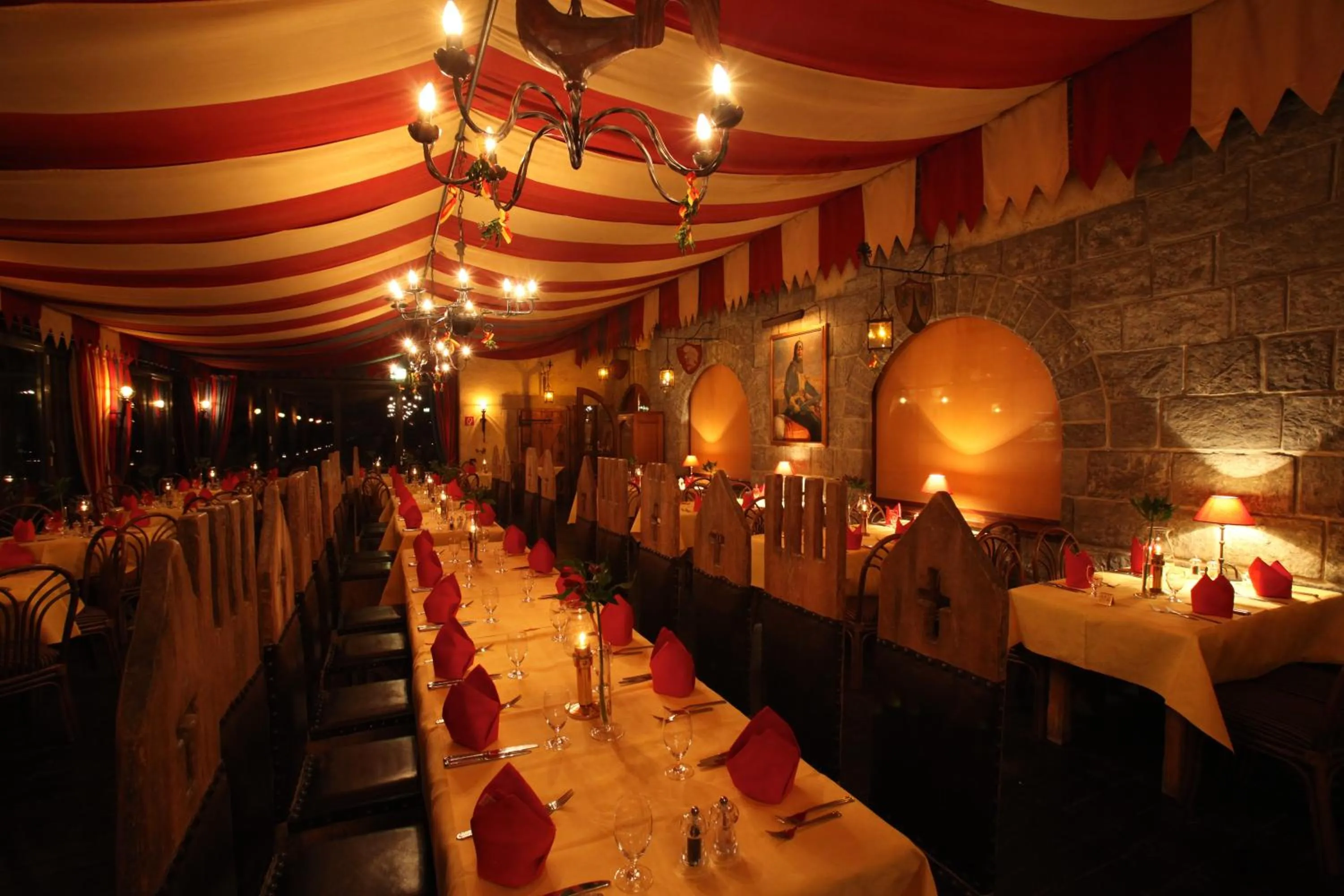 Restaurant/places to eat in 4-Sterne Burghotel Castillo Alcazar, Europa-Park Erlebnis-Resort